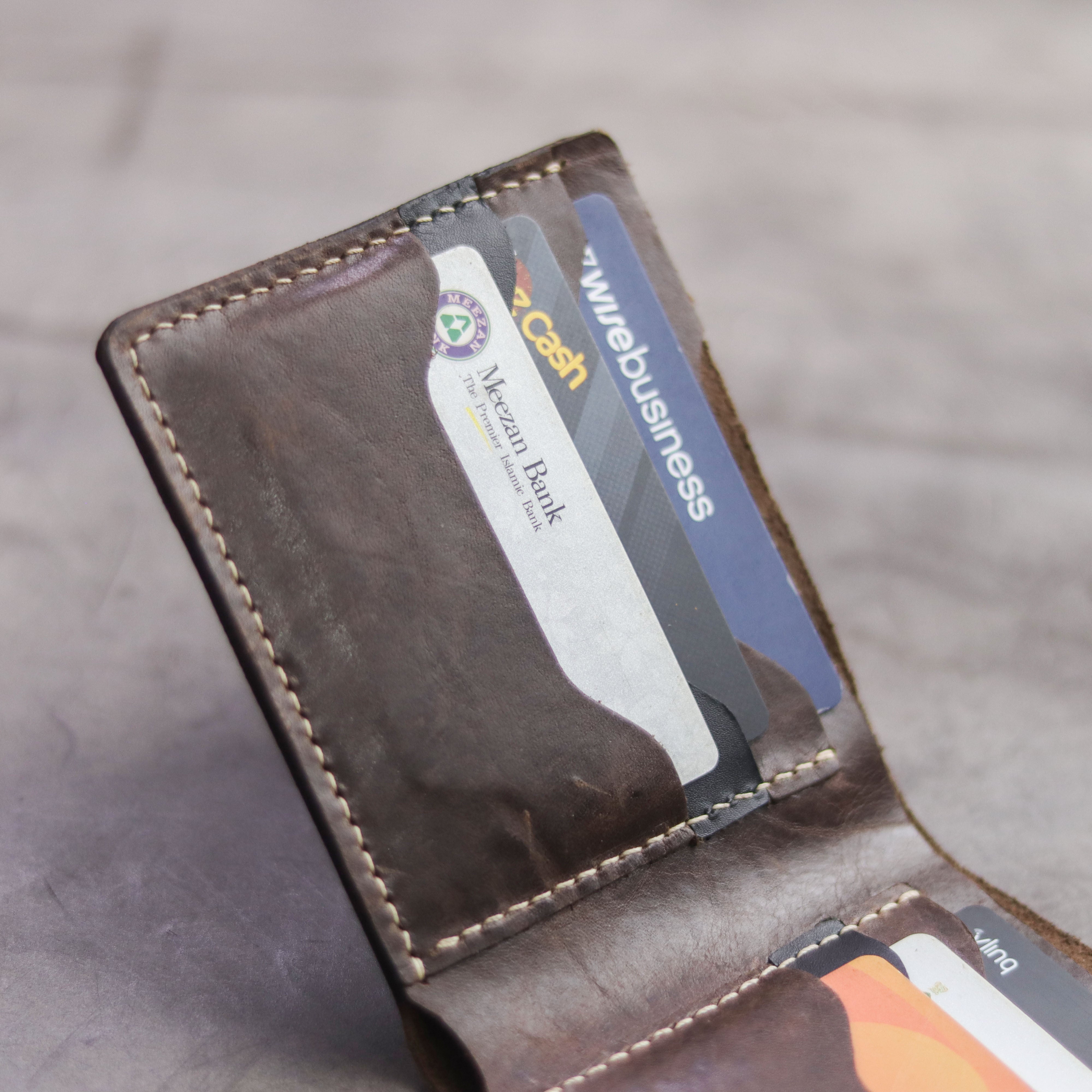 "MAXIMUS" BI-FOLD WALLET - WALNUT BROWN