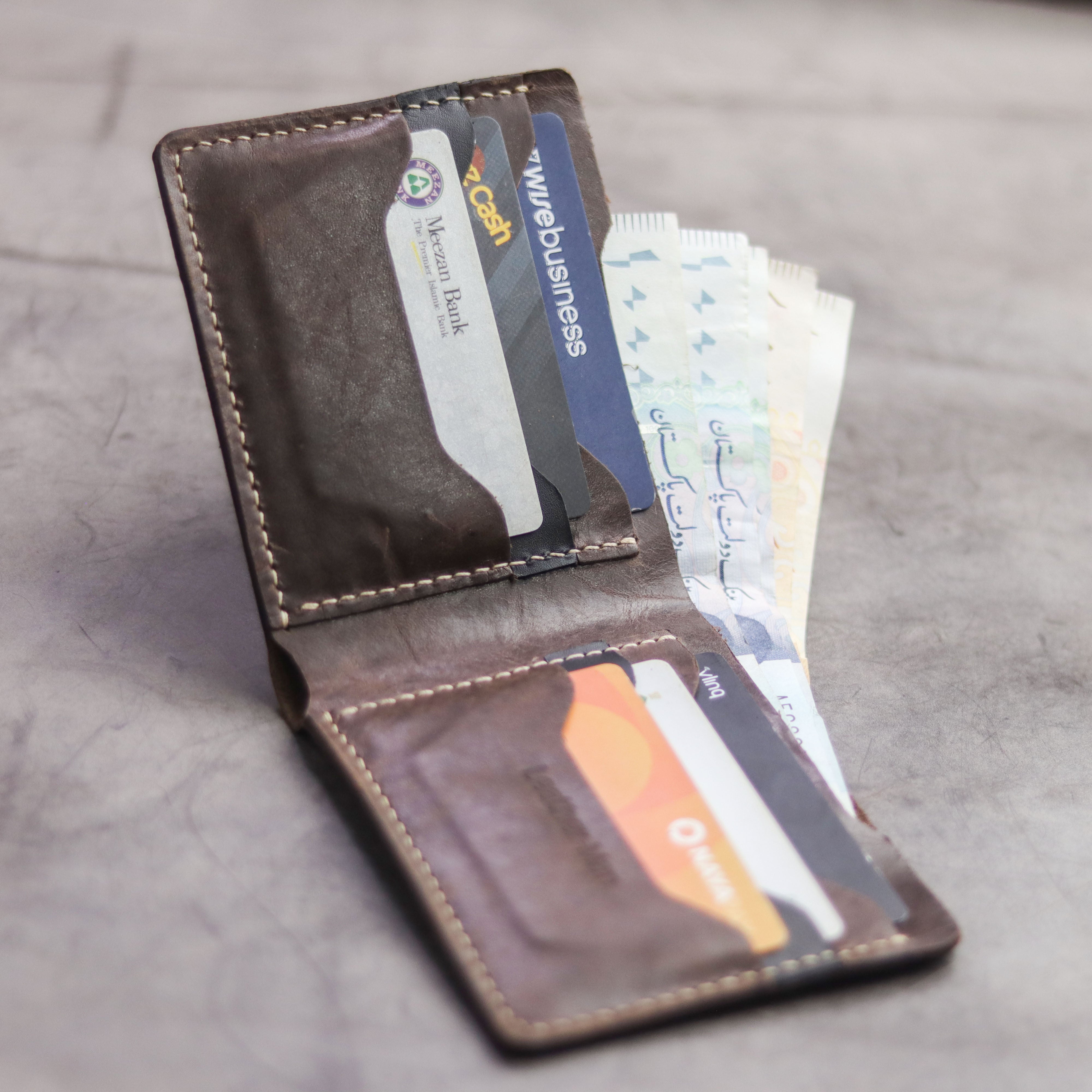 "MAXIMUS" BI-FOLD WALLET - WALNUT BROWN