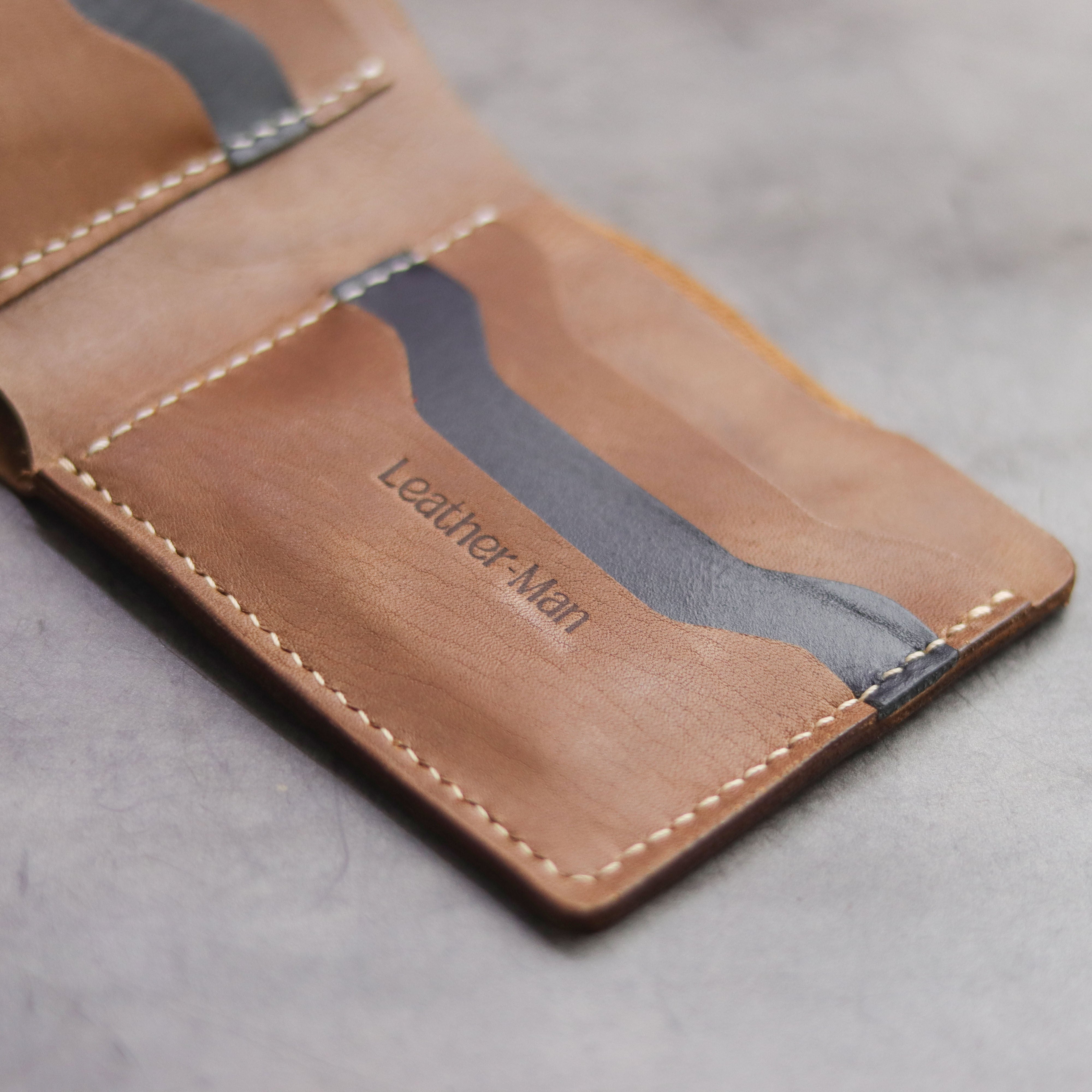 "MAXIMUS" BI-FOLD WALLET - CARAMEL BROWN