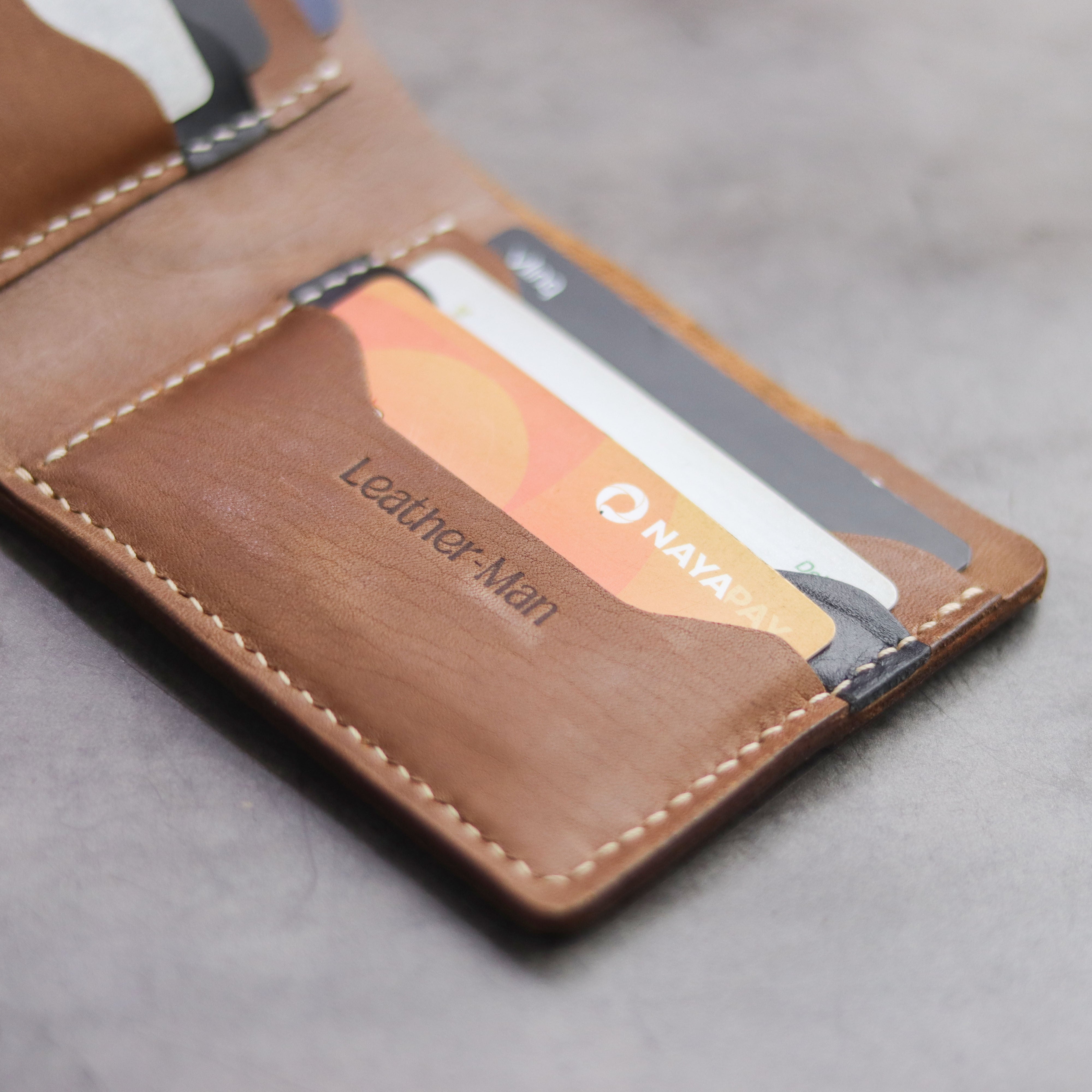 "MAXIMUS" BI-FOLD WALLET - CARAMEL BROWN