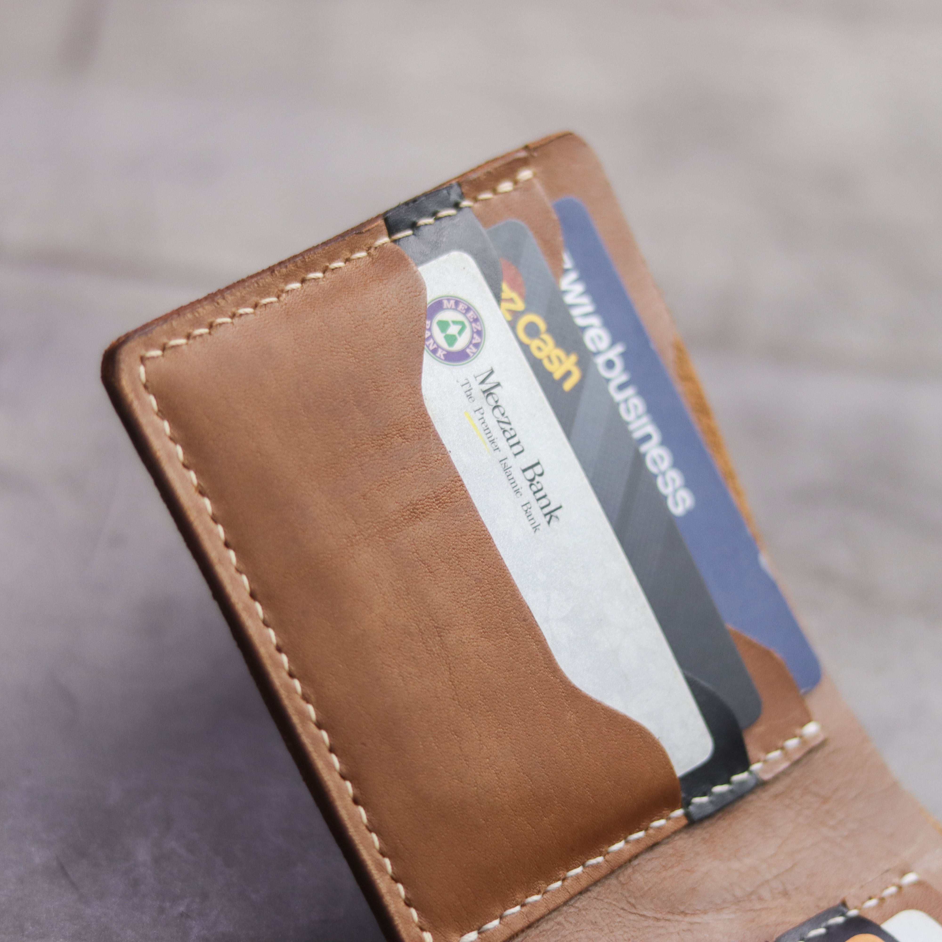 "MAXIMUS" BI-FOLD WALLET - CARAMEL BROWN