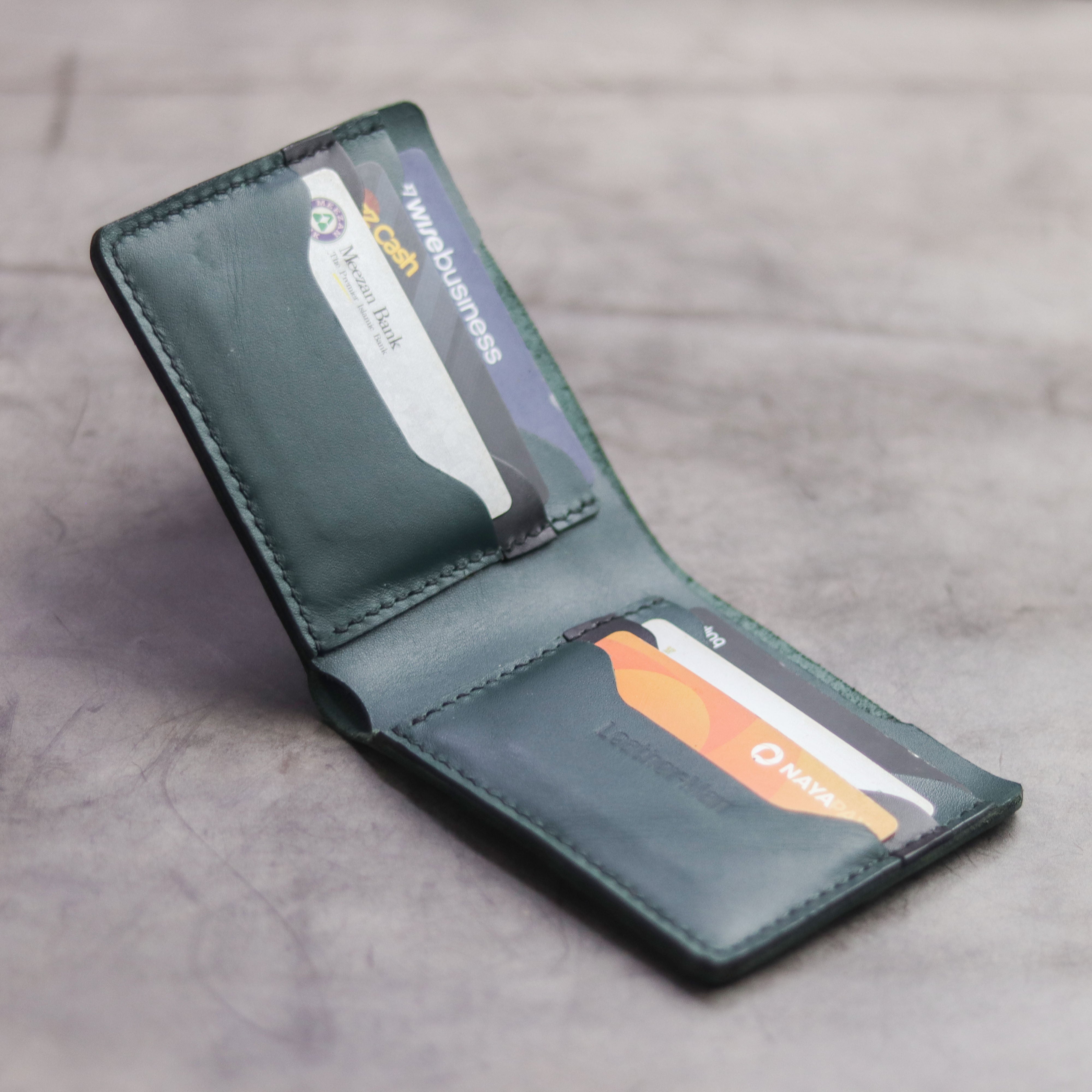 "MAXIMUS" BI-FOLD WALLET - SACRAMENTO GREEN