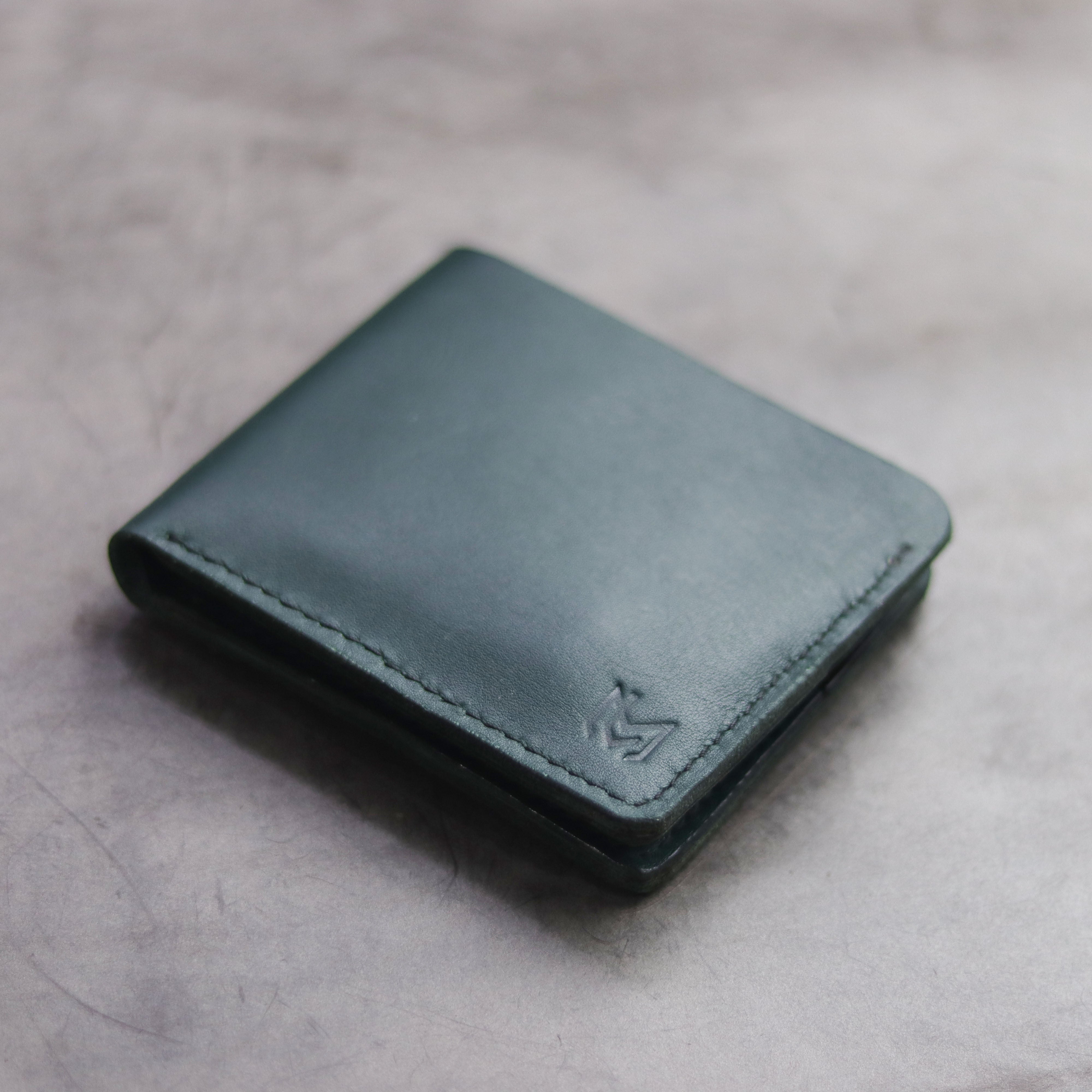 "MAXIMUS" BI-FOLD WALLET - SACRAMENTO GREEN