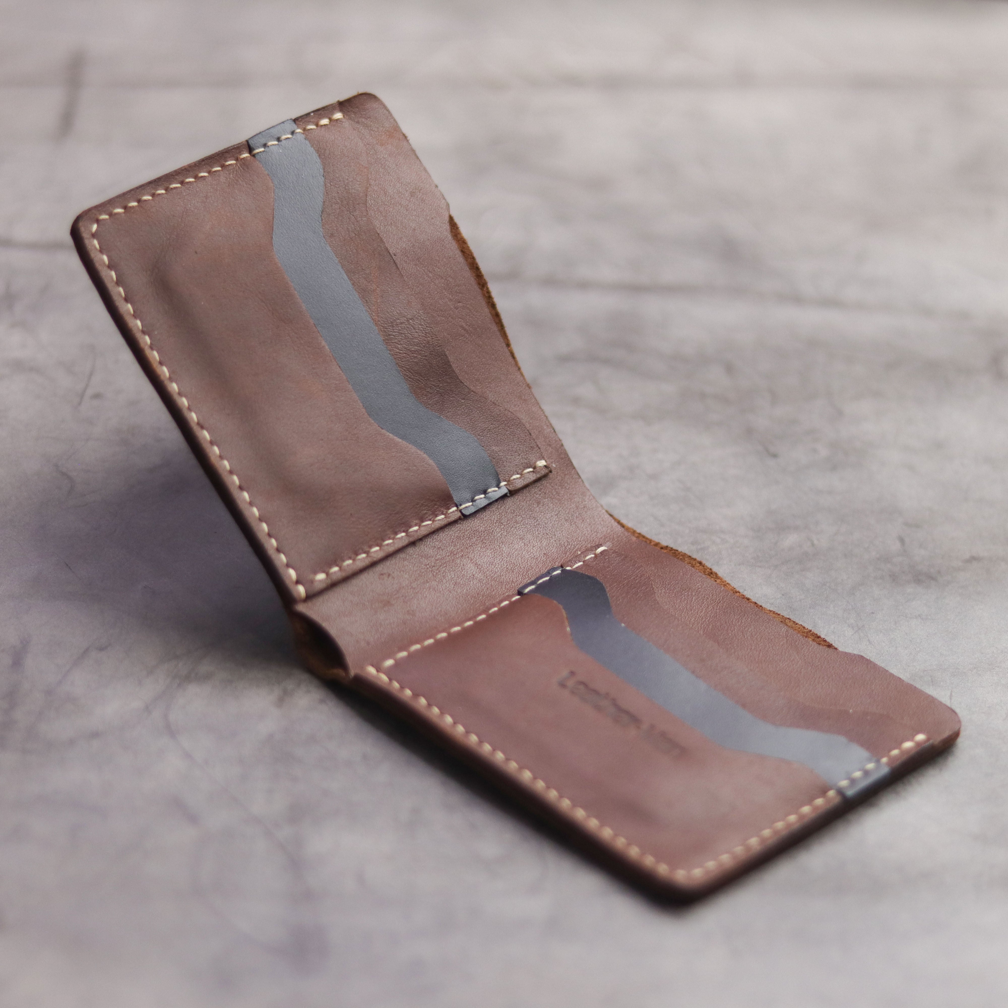 "MAXIMUS" BI-FOLD WALLET - CHESTNUT BROWN