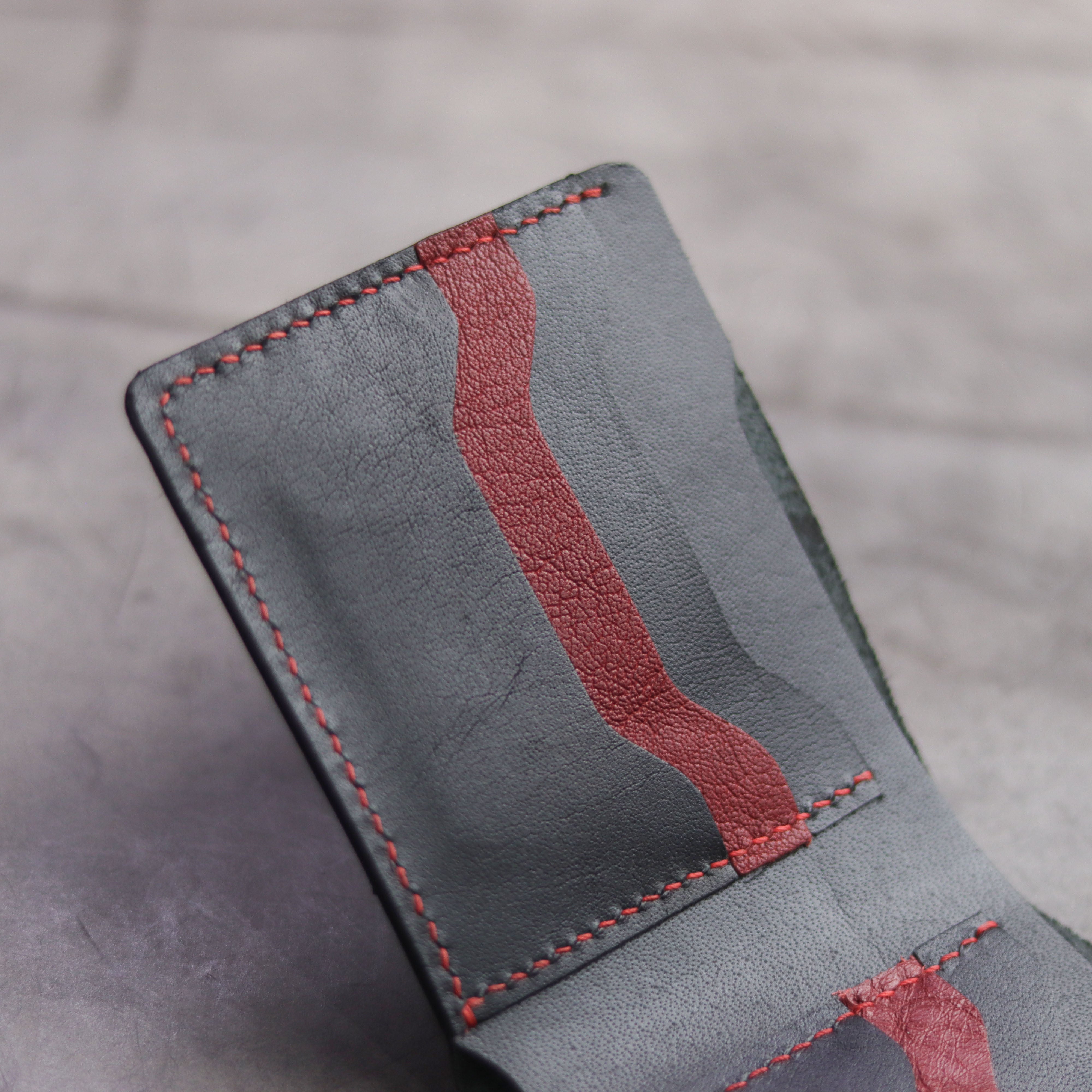 "MAXIMUS" BI-FOLD WALLET - BLACK & RED