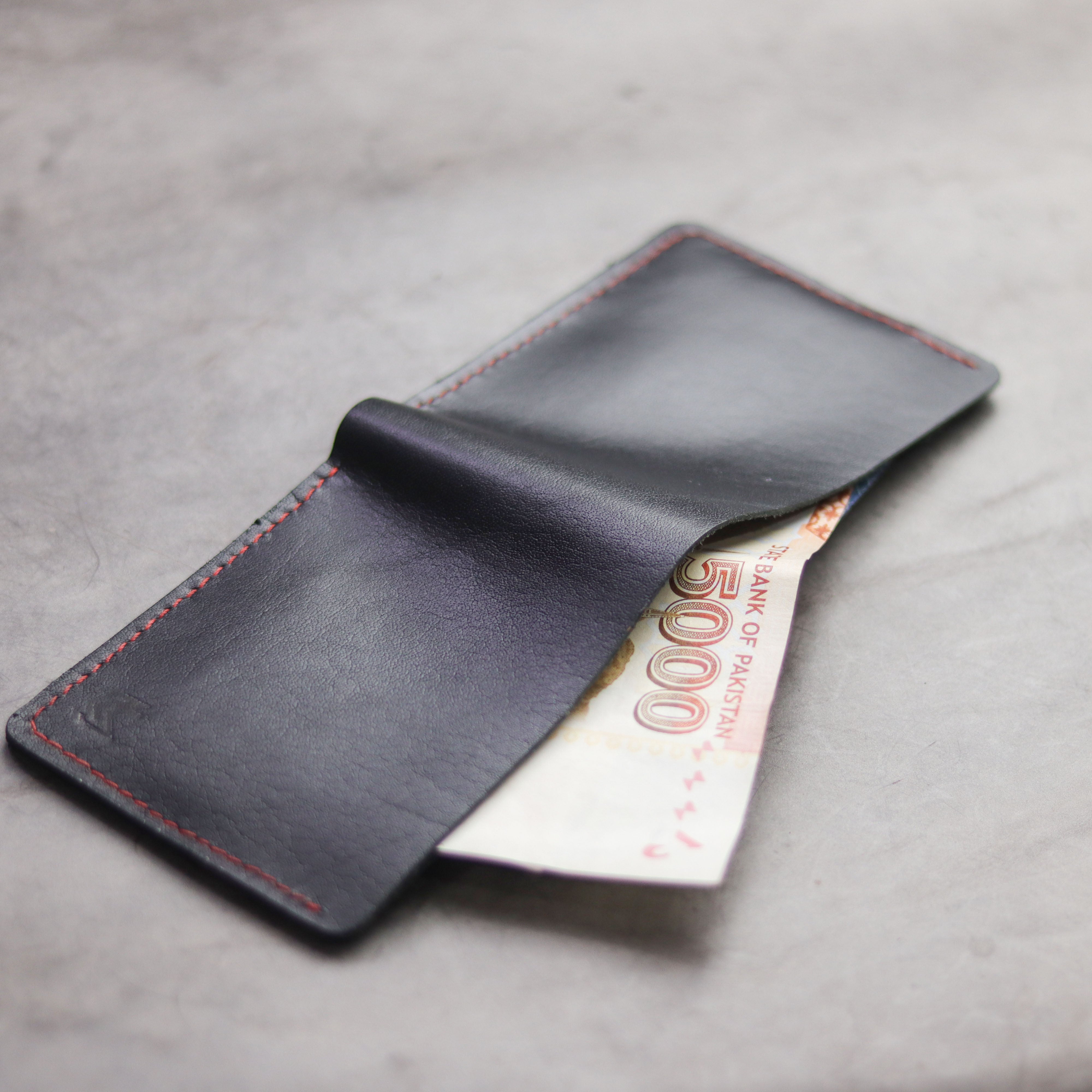"MAXIMUS" BI-FOLD WALLET - BLACK & RED
