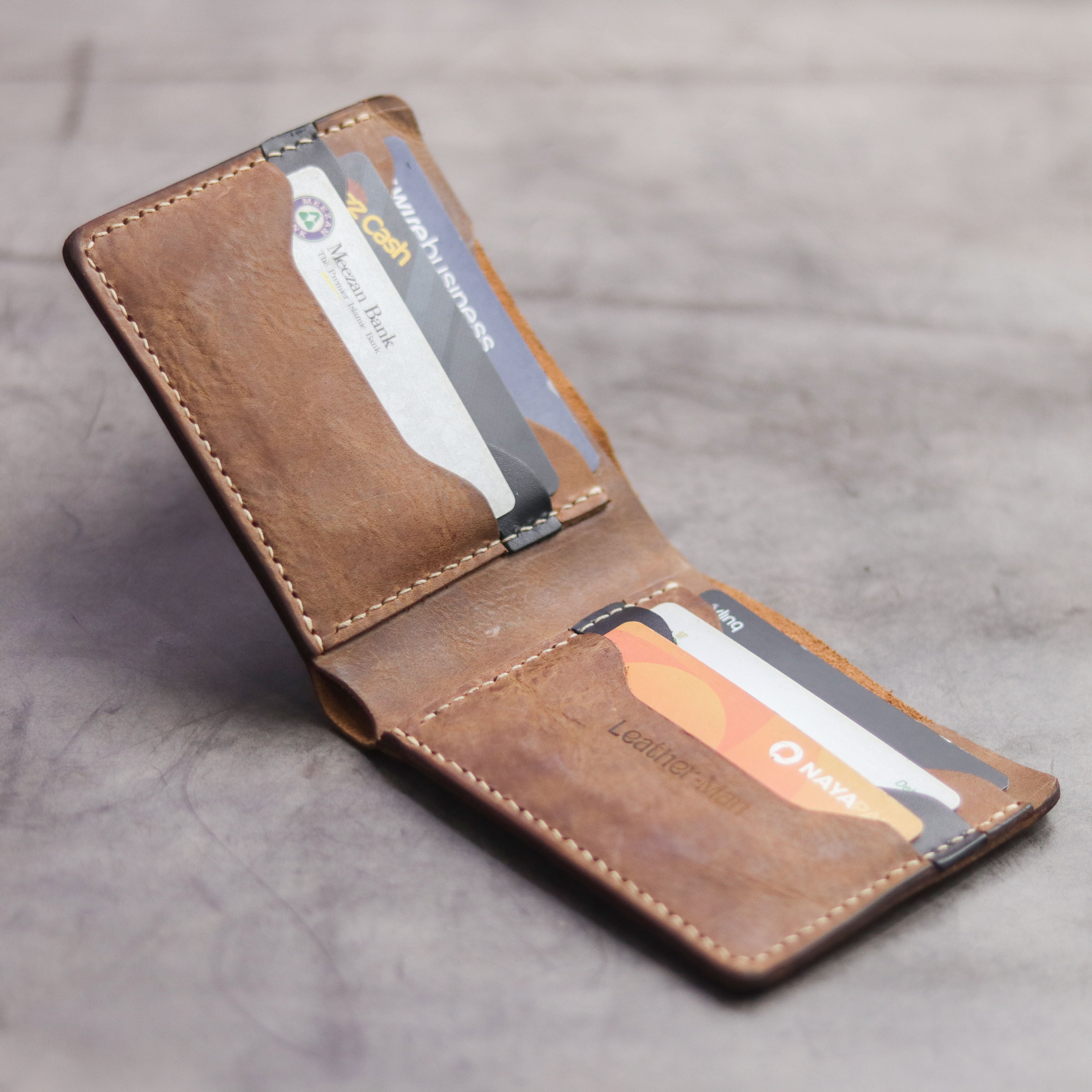 "MAXIMUS" BI-FOLD WALLET - RUSTY BROWN