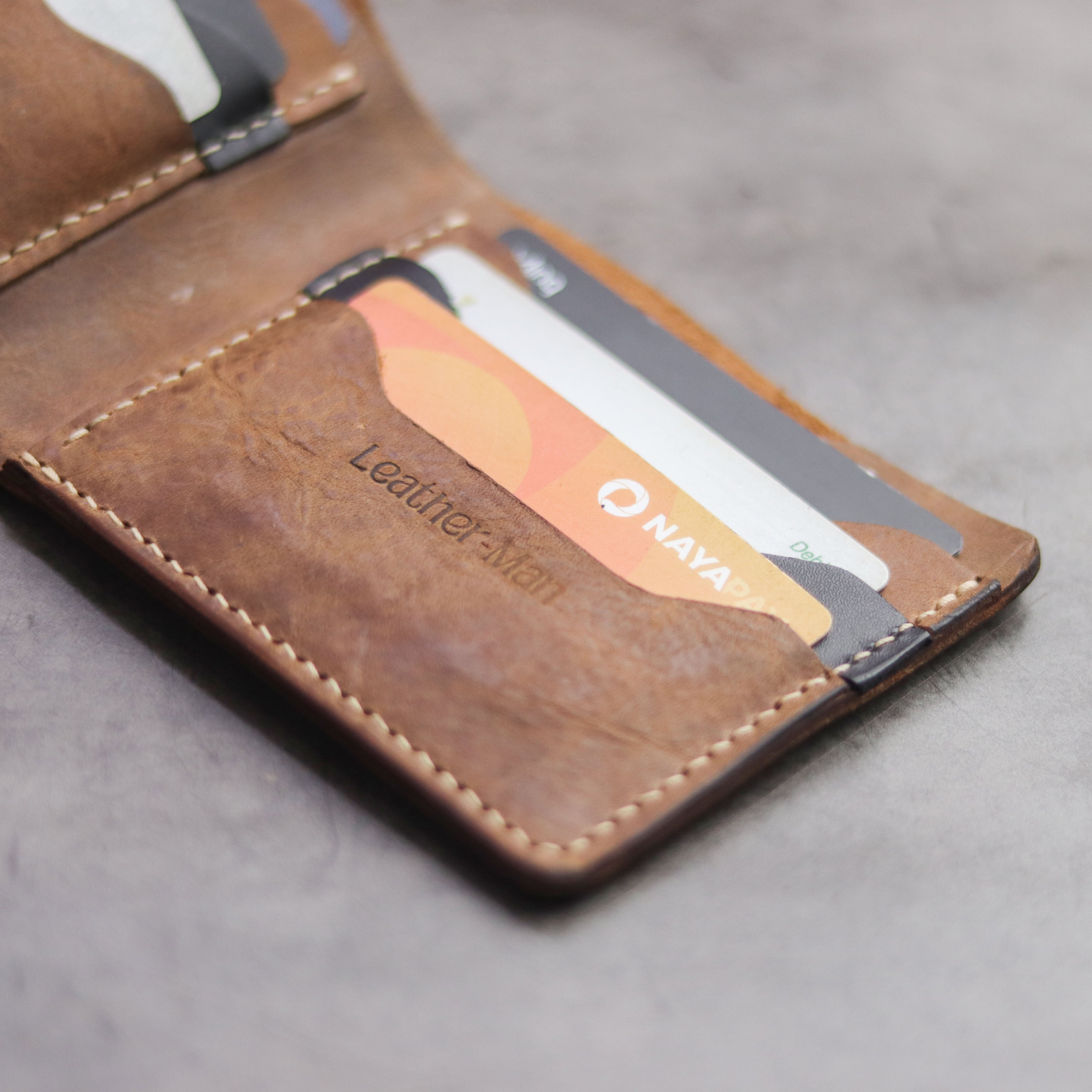 "MAXIMUS" BI-FOLD WALLET - RUSTY BROWN