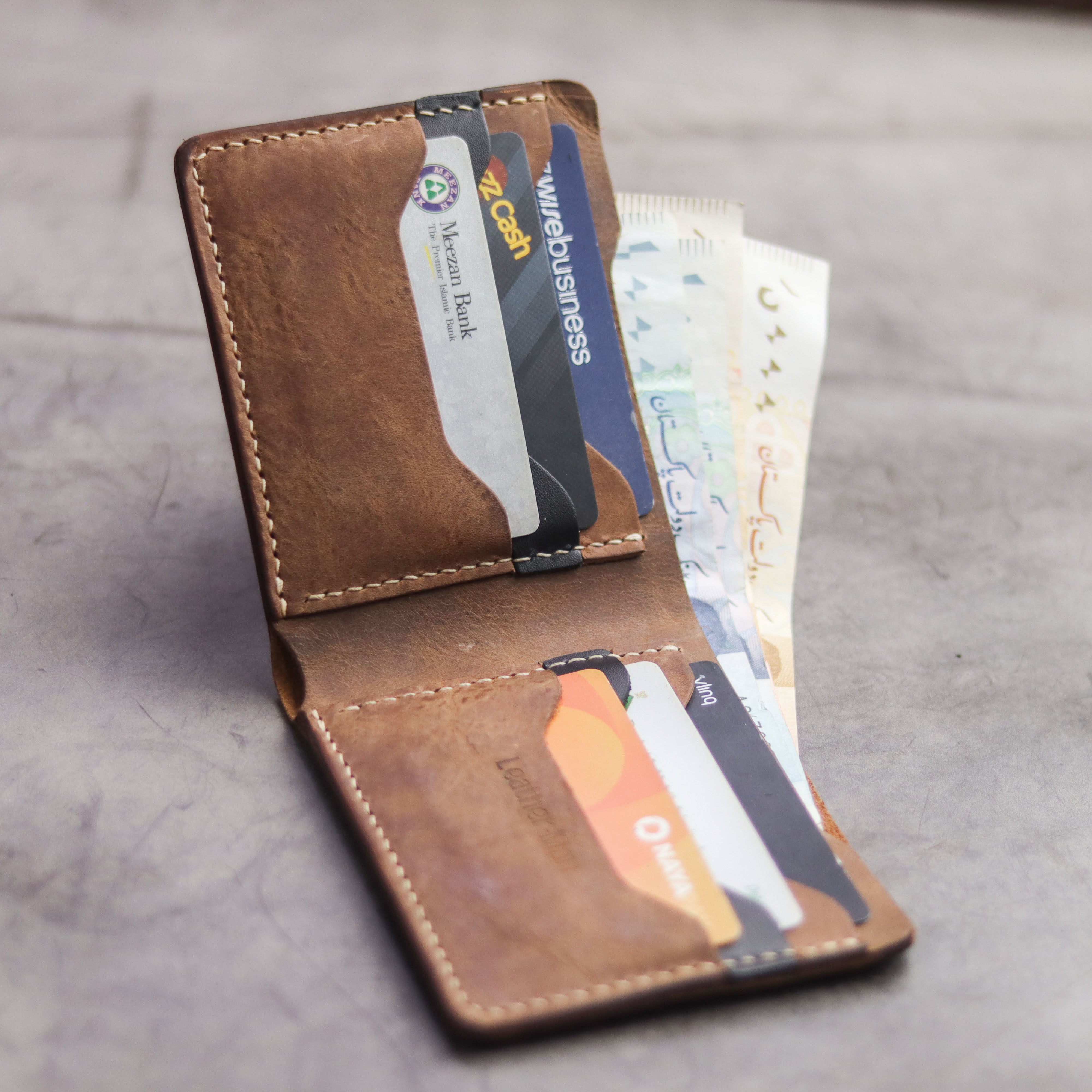 "MAXIMUS" BI-FOLD WALLET - RUSTY BROWN