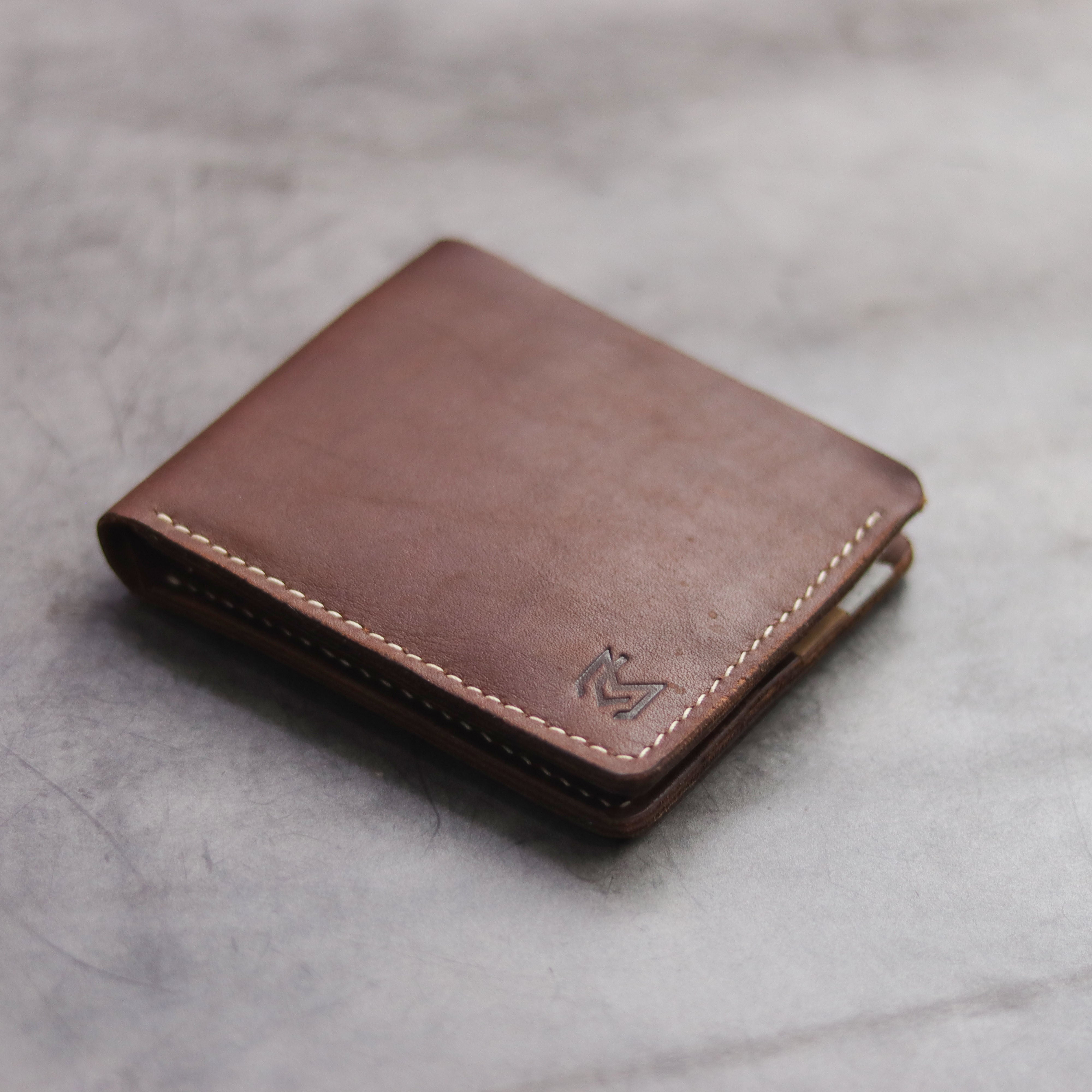 "MAXIMUS" BI-FOLD WALLET - CHESTNUT BRWON, NATURAL BUTTERO AND WHITE