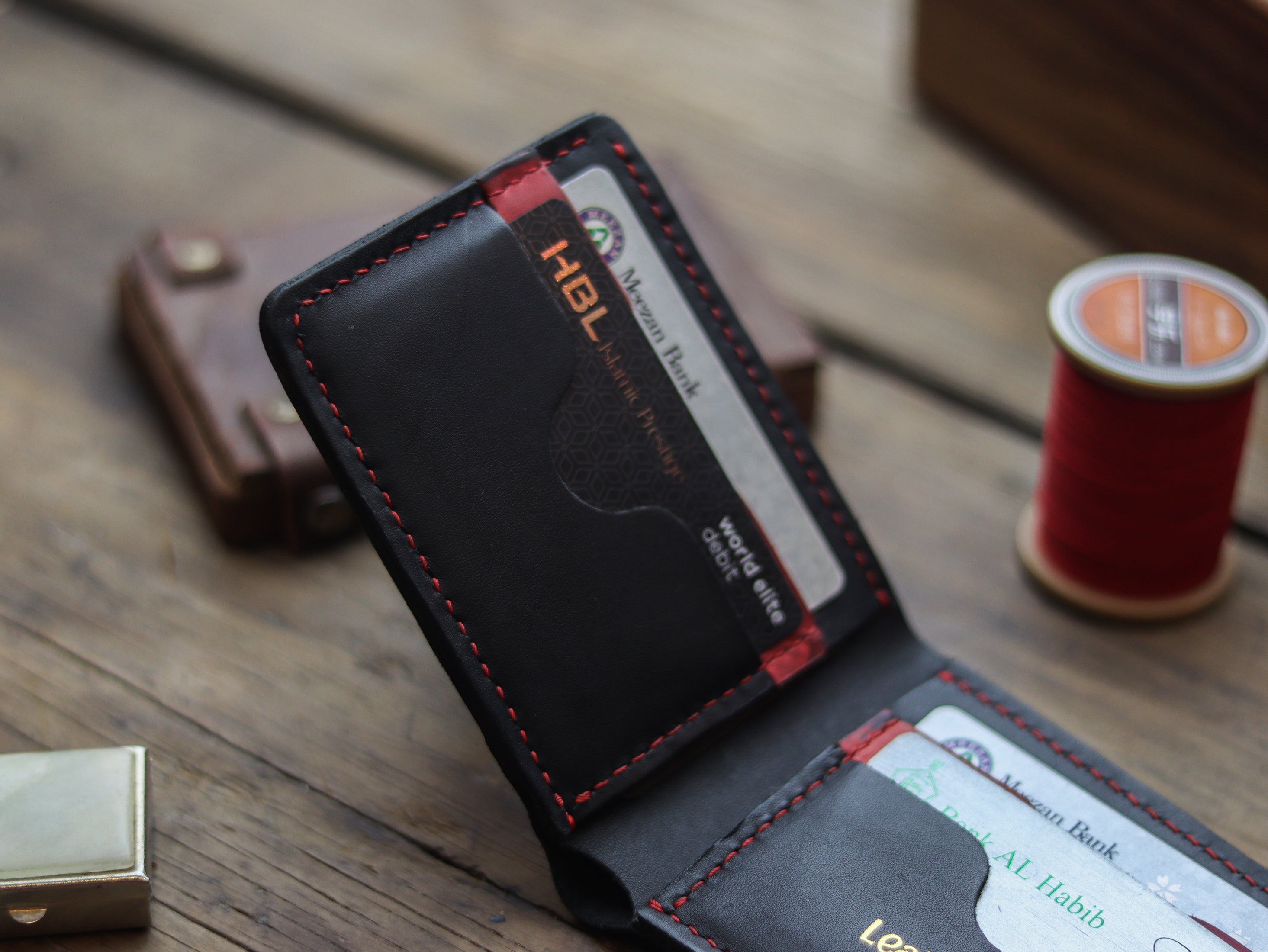 CAMBRIDGE - BLACK & RED