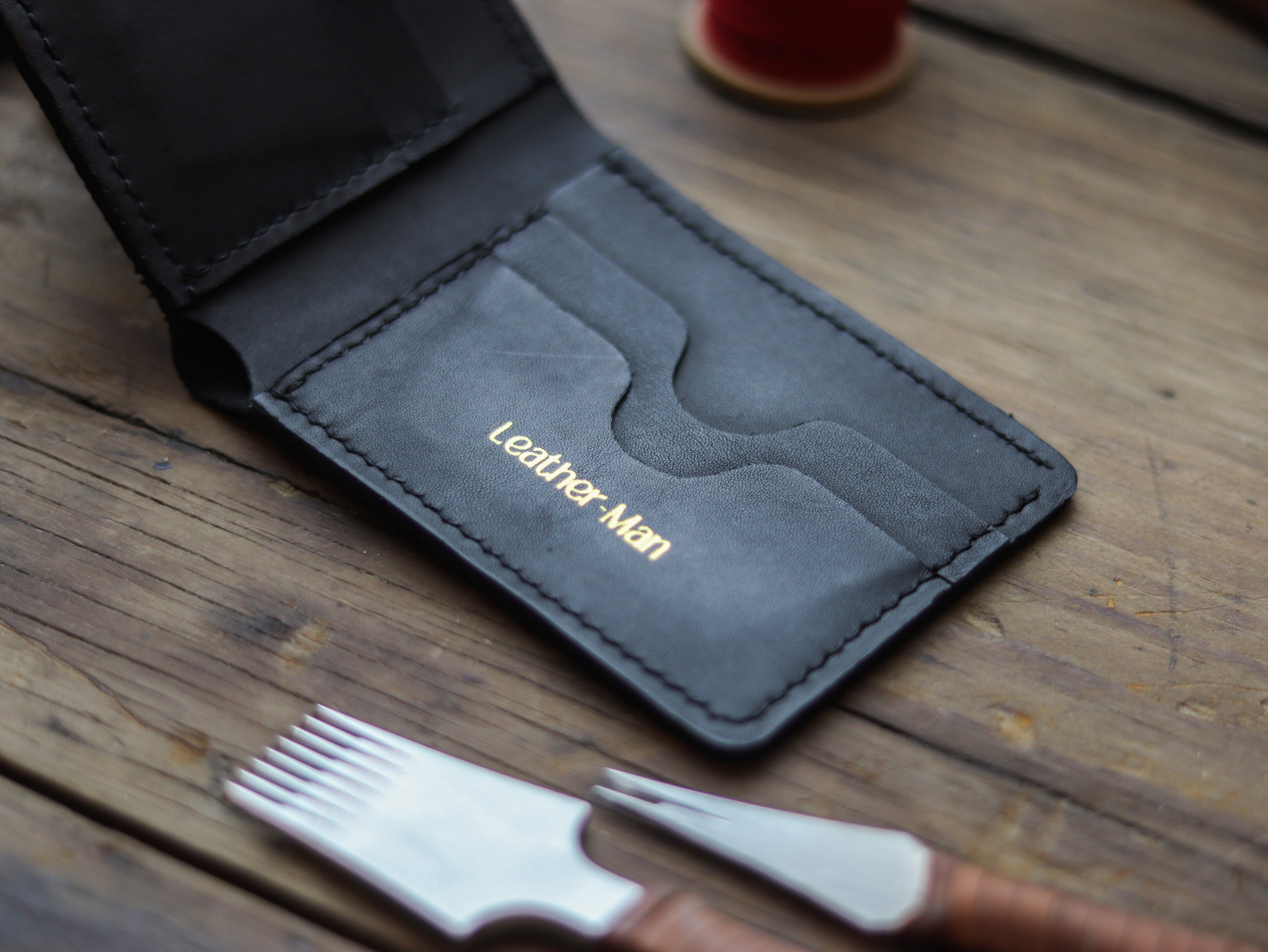 CAMBRIDGE - BLACK (ENGRAVED)