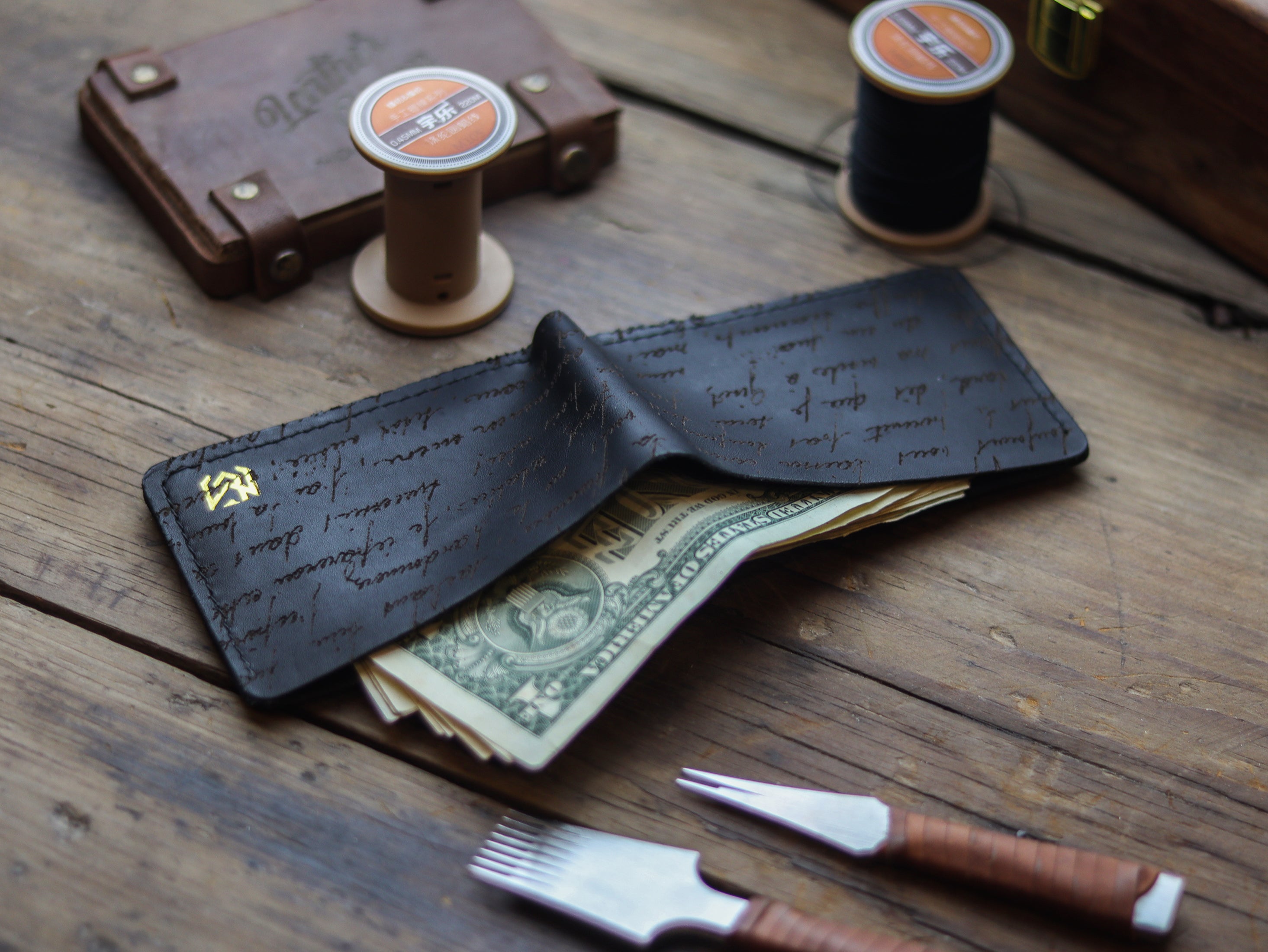 CAMBRIDGE - BLACK (ENGRAVED)