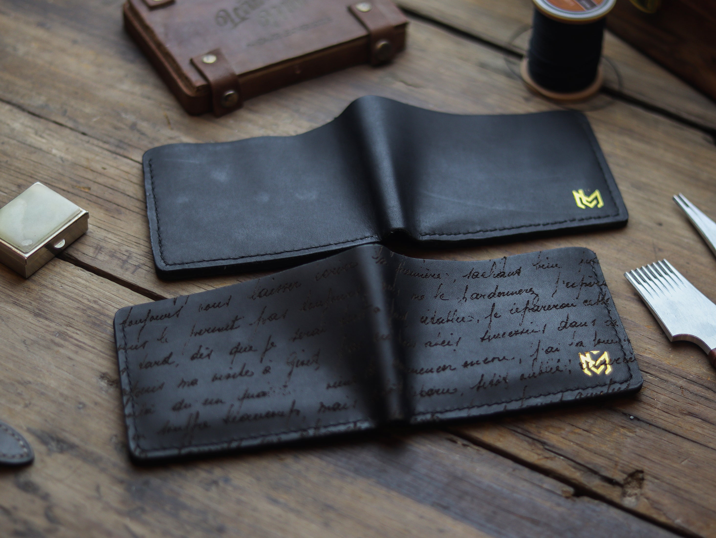 CAMBRIDGE - BLACK (ENGRAVED)