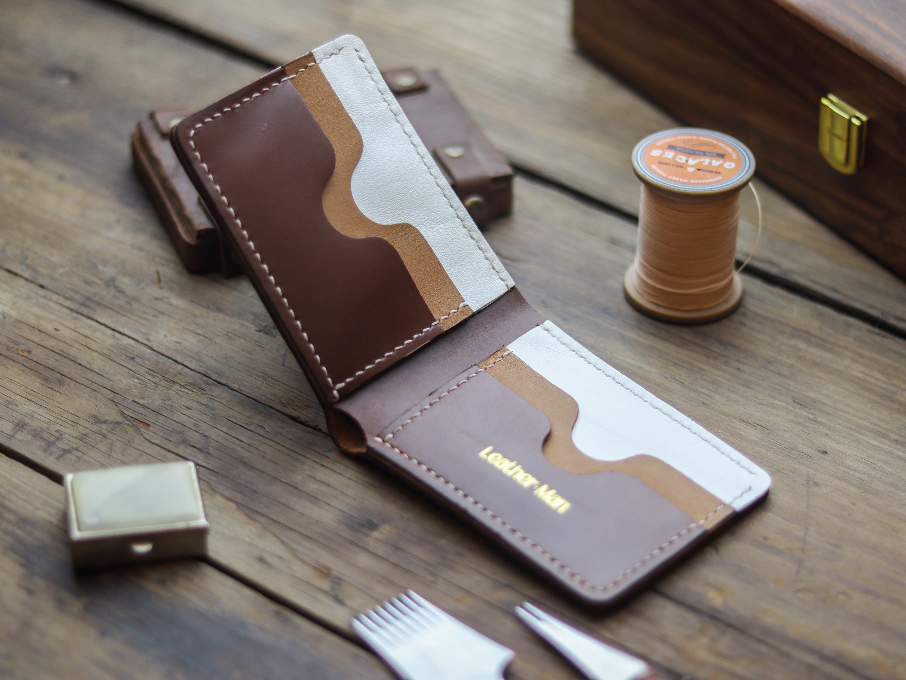 CAMBRIDGE - CHESTNUT BROWN, NATURAL BUTTERO & WHITE (ENGRAVED)