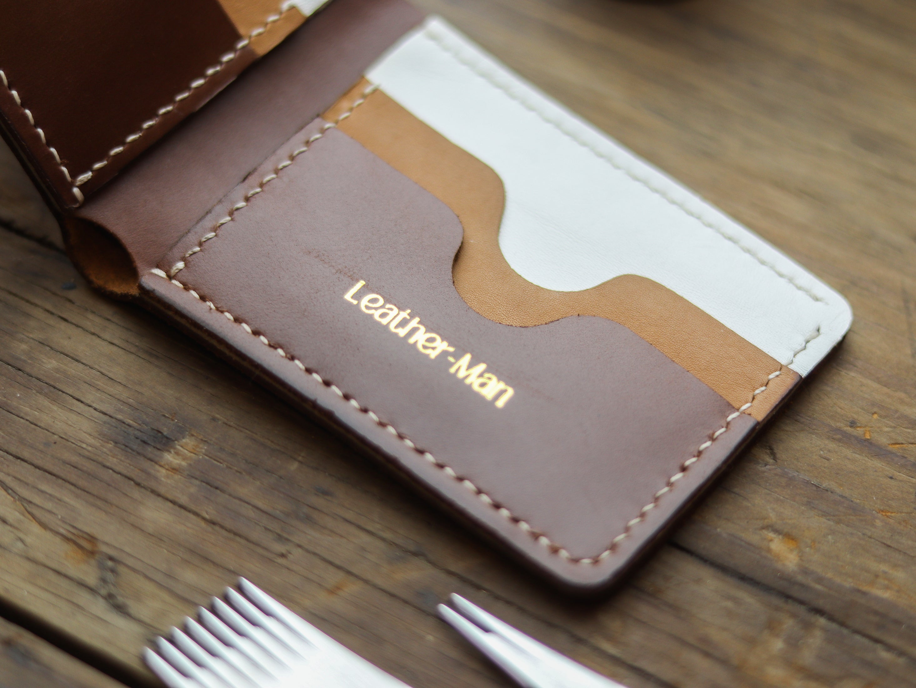 CAMBRIDGE - CHESTNUT BROWN, NATURAL BUTTERO & WHITE (ENGRAVED)