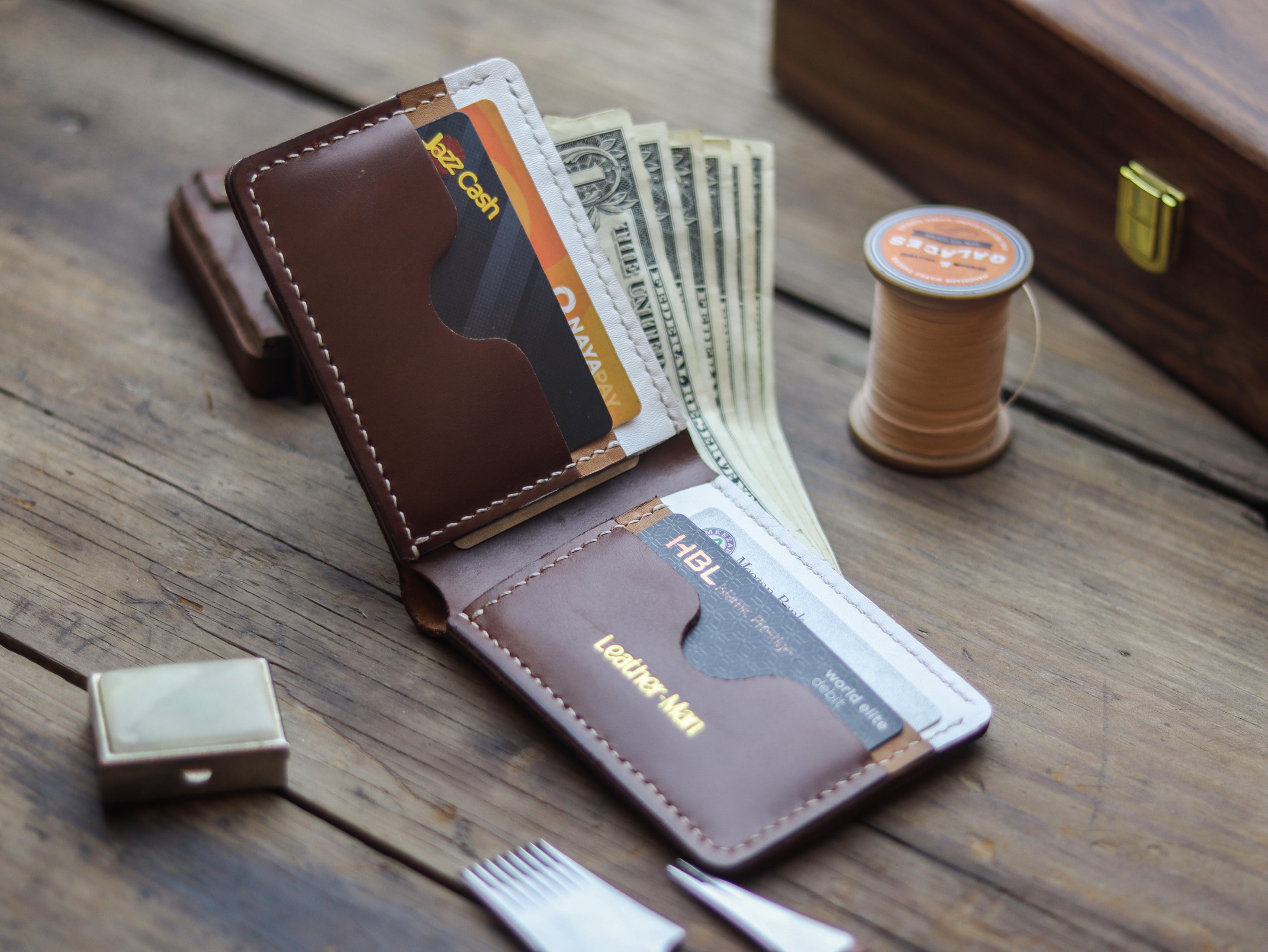 CAMBRIDGE - CHESTNUT BROWN, NATURAL BUTTERO & WHITE (ENGRAVED)