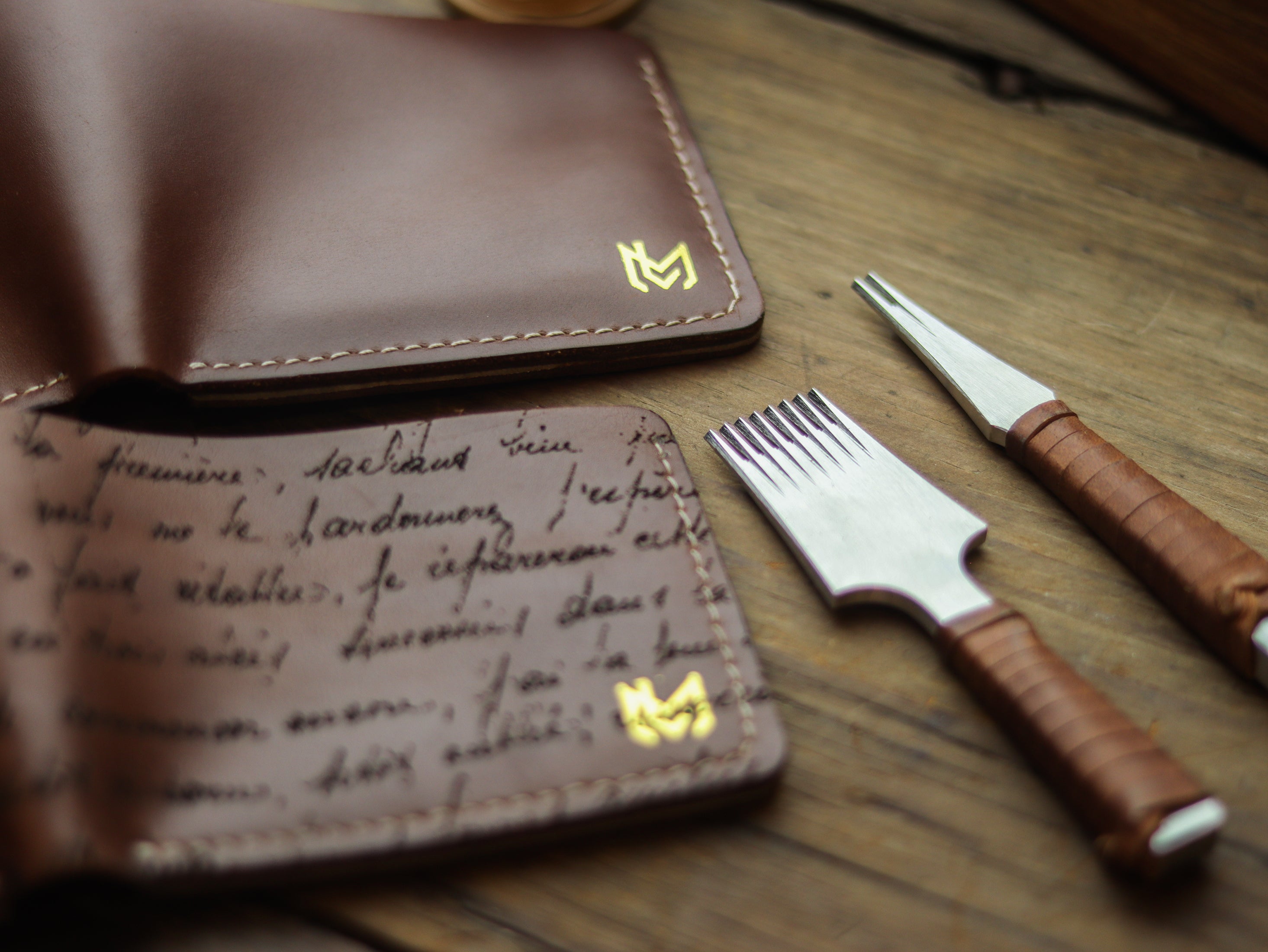 CAMBRIDGE - CHESTNUT BROWN, NATURAL BUTTERO & WHITE (ENGRAVED)