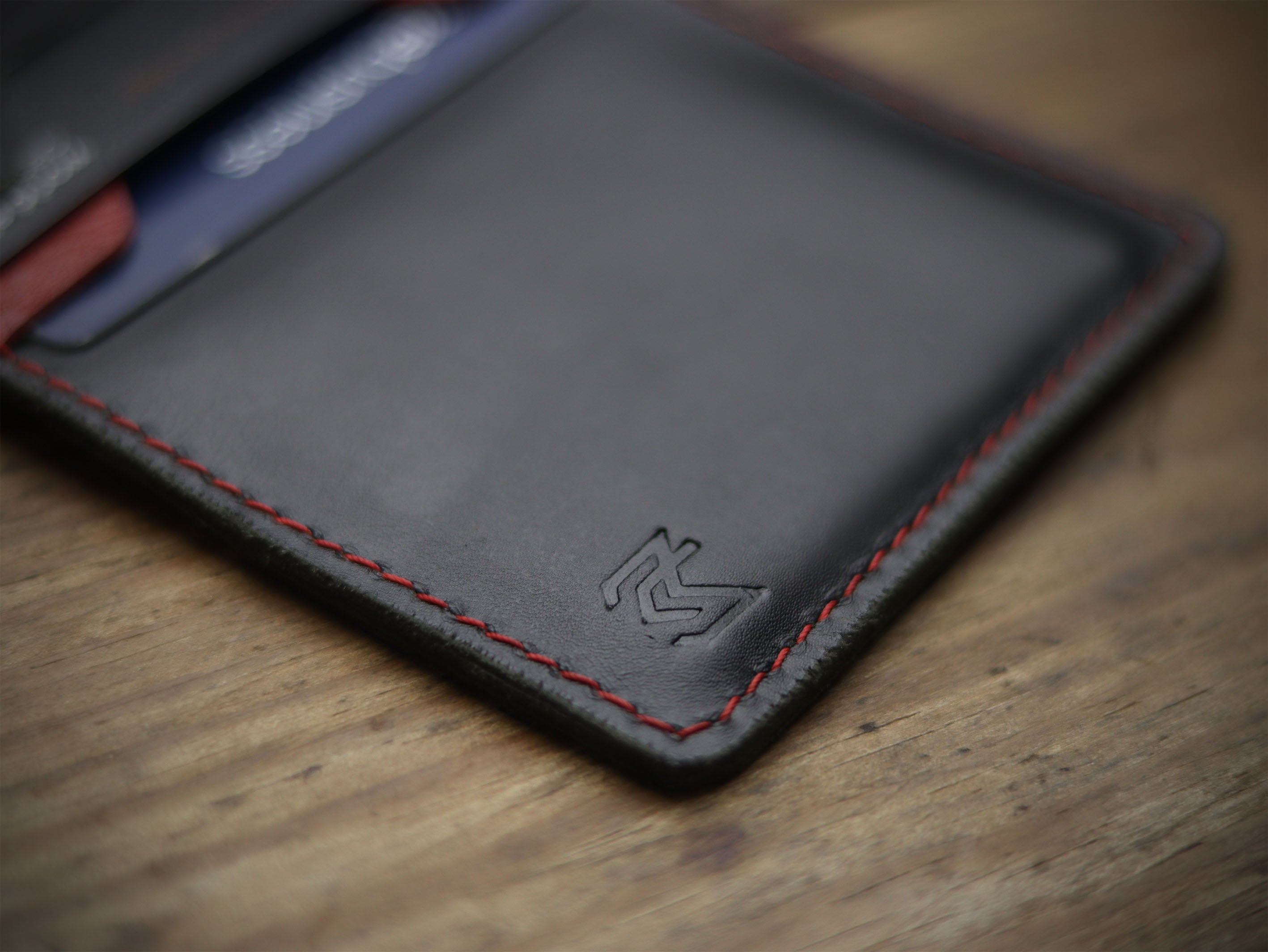 ASTOR - BLACK & RED