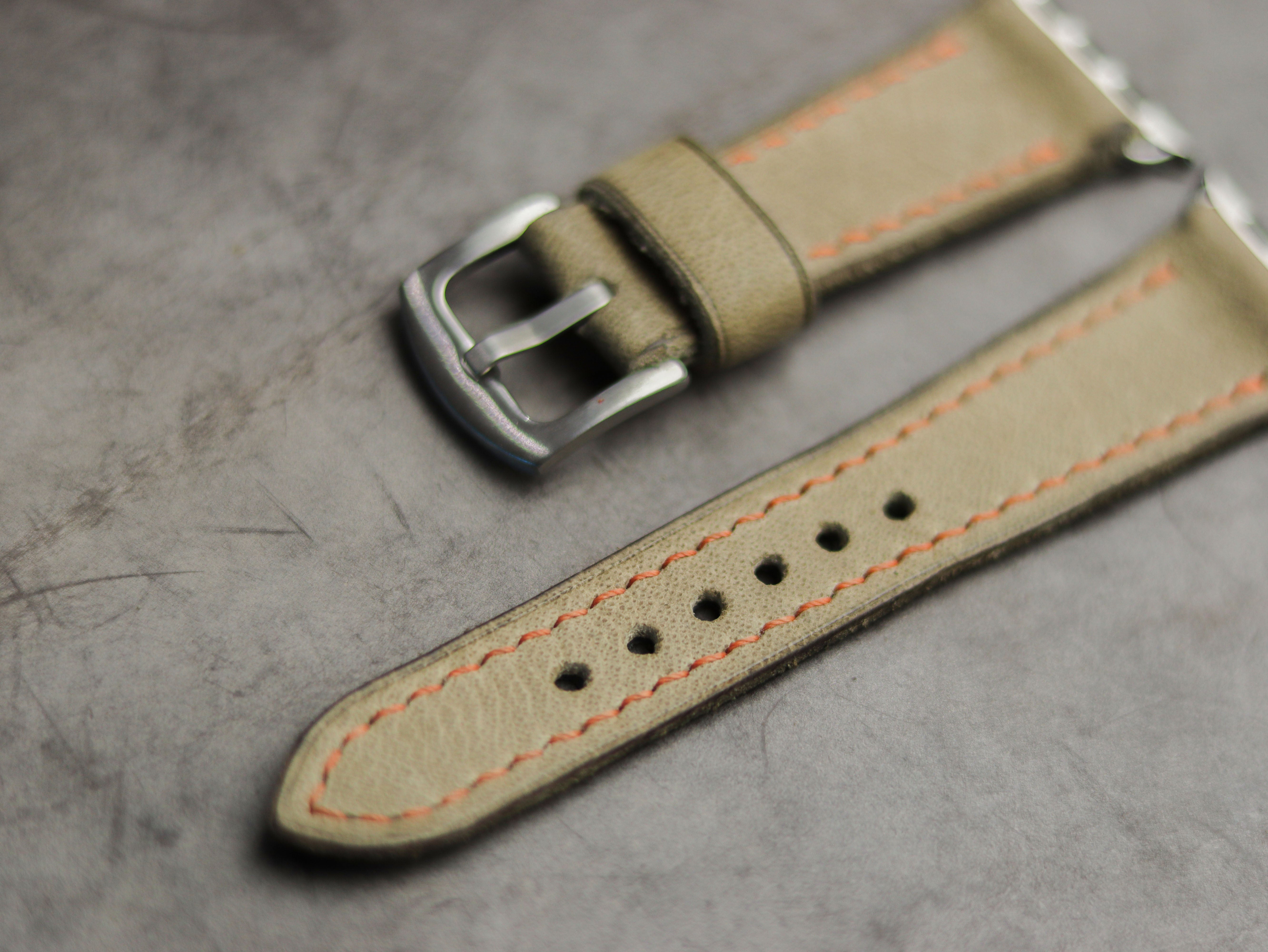 TEA GREEN LEATHER - APPLE WATCH STRAPS HAND-CRAFTED