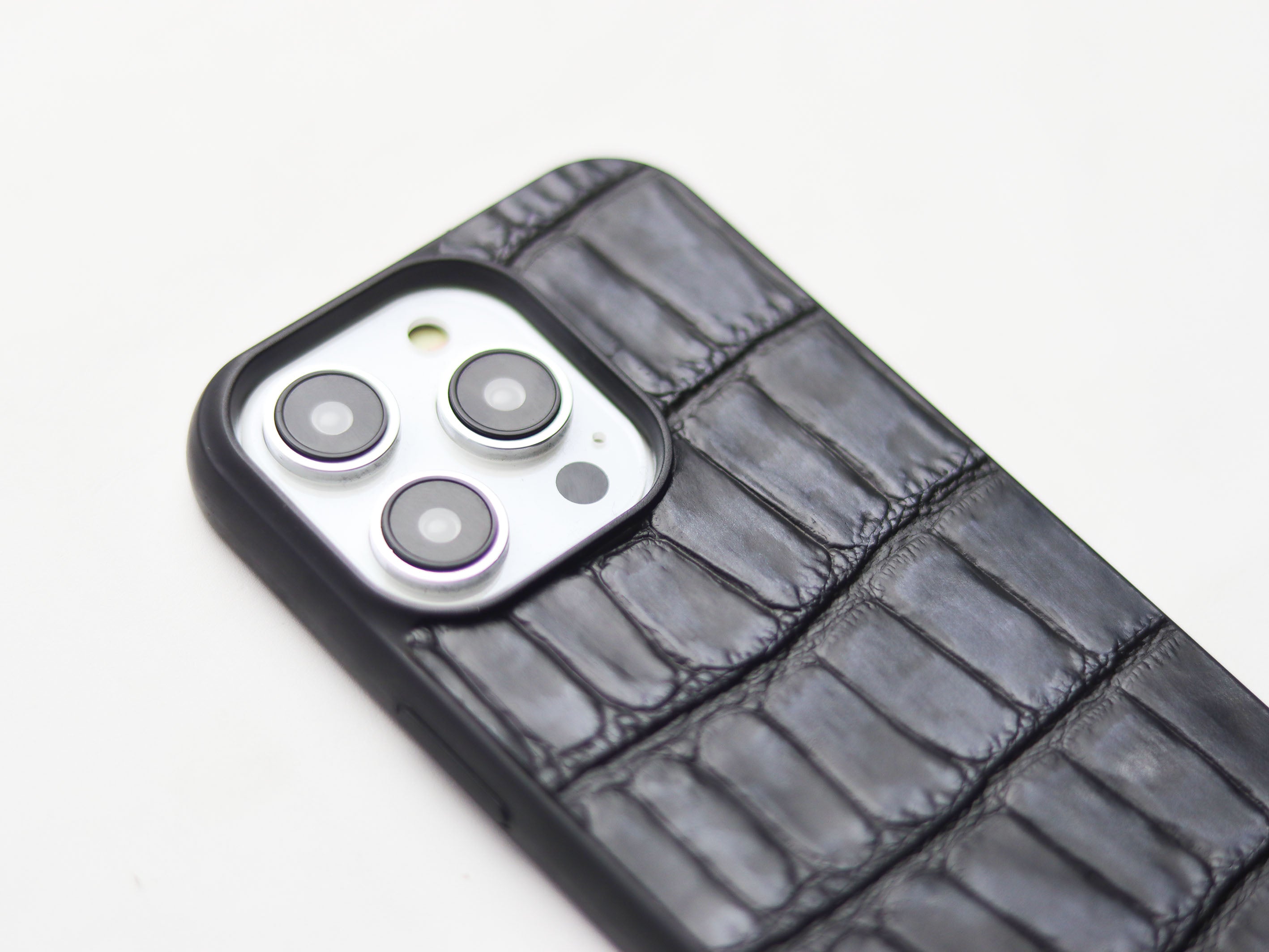 BLACK CROCO LEATHER (LARGE SCALE) - CLASSIC PHONE CASE