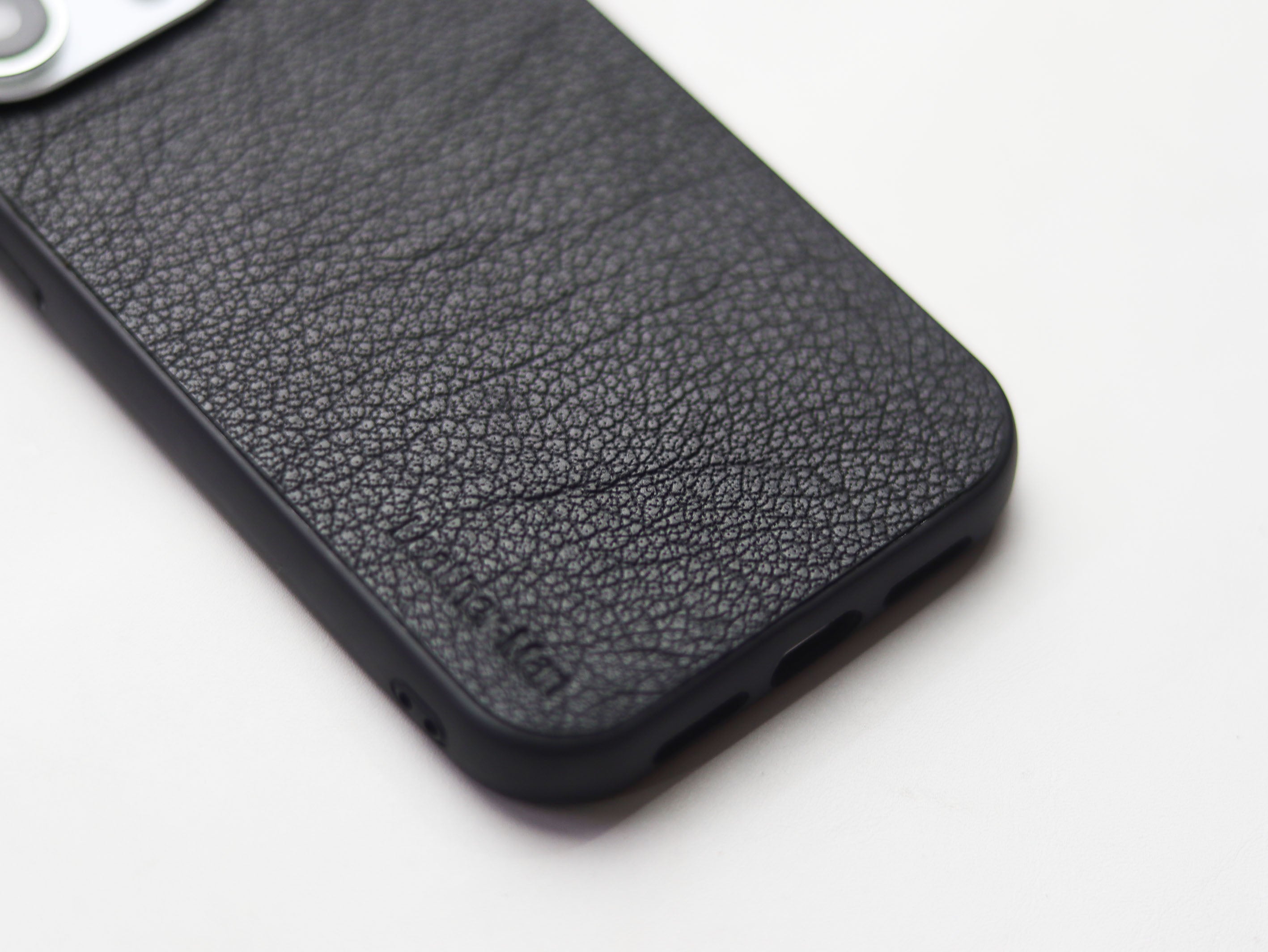 ITALIAN CHEVRE BLACK LEATHER - CLASSIC PHONE CASE