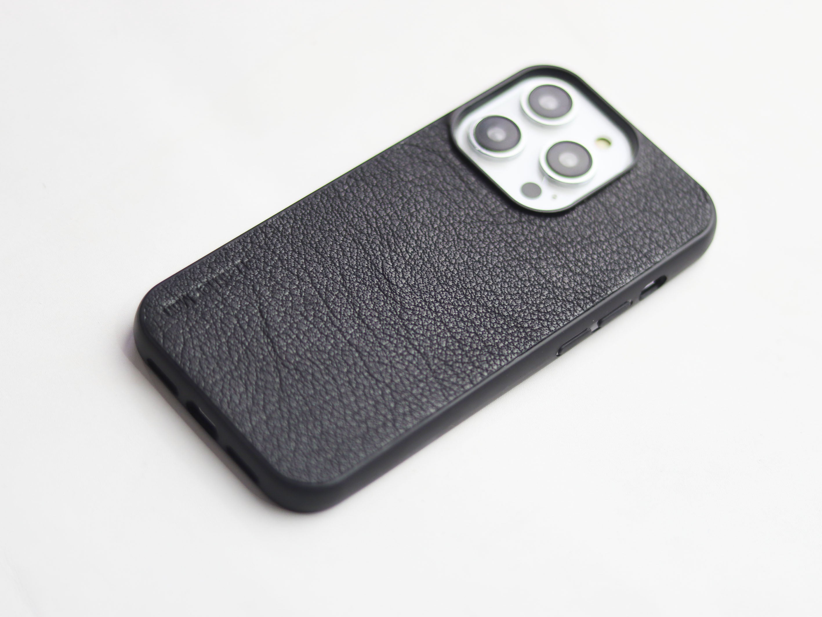 ITALIAN CHEVRE BLACK LEATHER - CLASSIC PHONE CASE