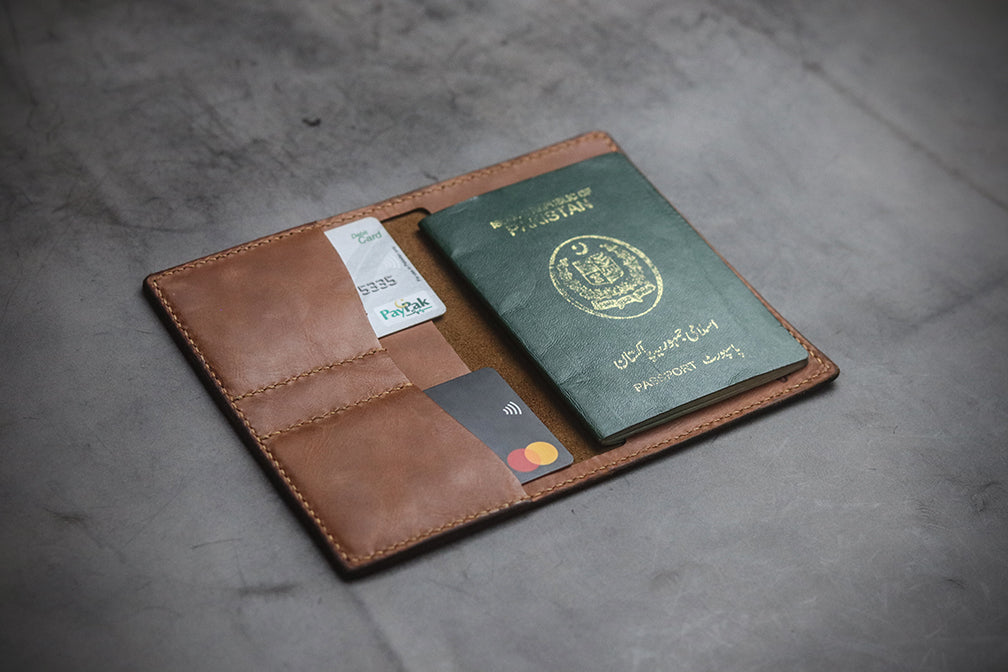 "WANDER W1" PASSPORT CASE RUSSET BROWN