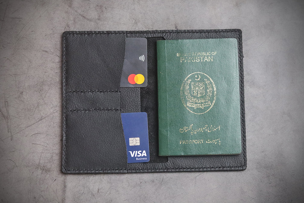 "WANDER W1" PASSPORT CASE BLACK