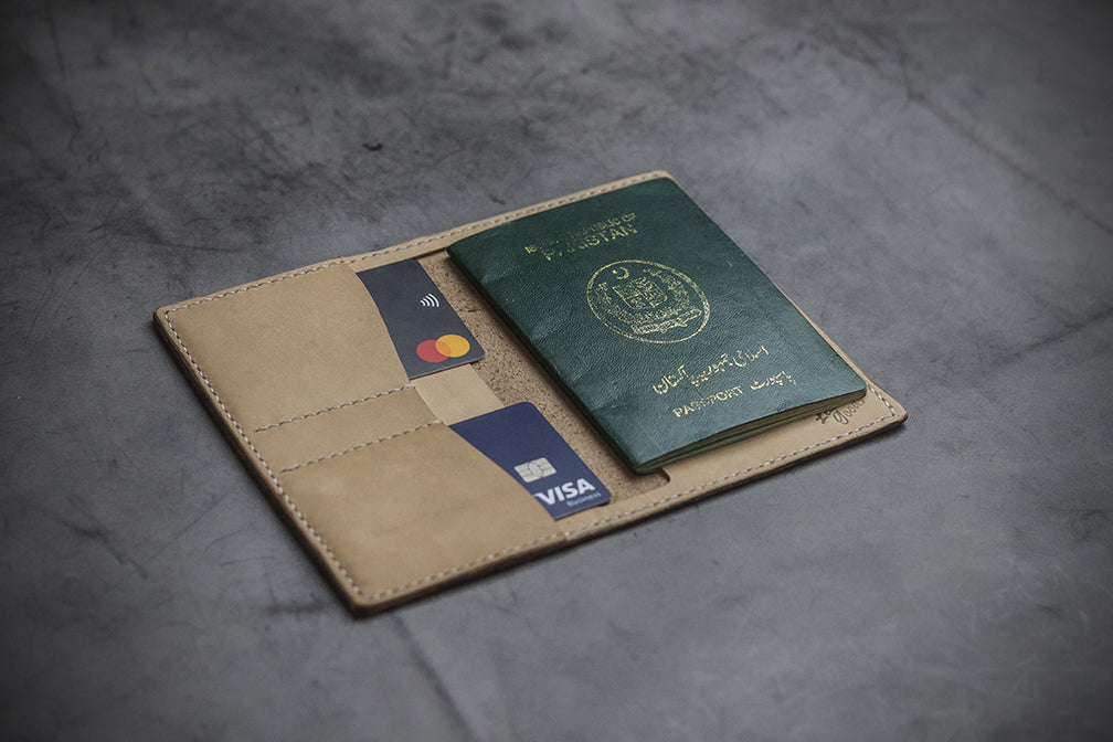 "WANDER W1" PASSPORT CASE NATURAL VEG
