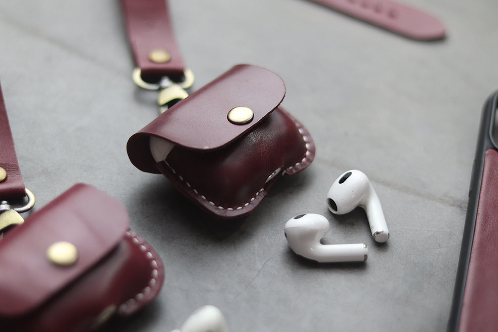 CARMINE BURGUNDY AIRPODS CASE