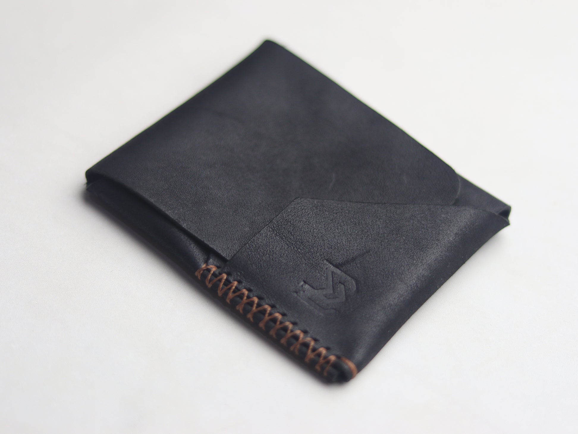 "MOBIUS" BLACK.