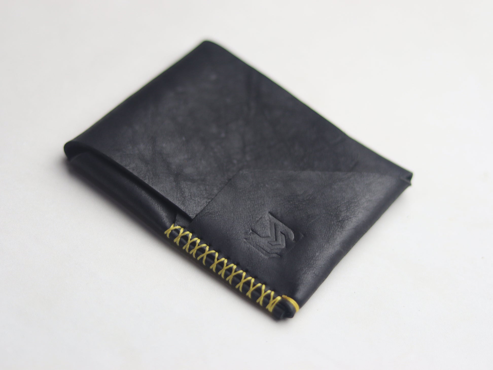 "MOBIUS" BLACK.