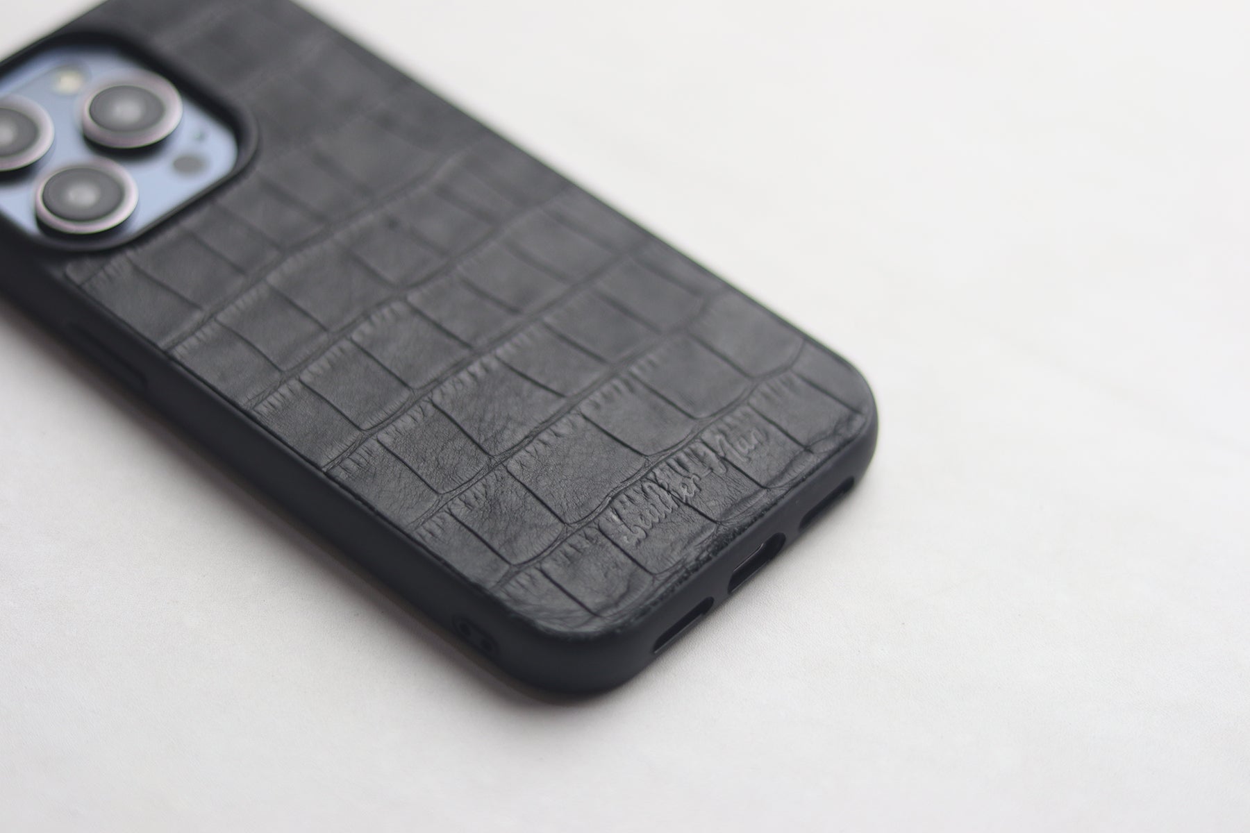 BLACK CROCO CLASSIC PHONE CASES