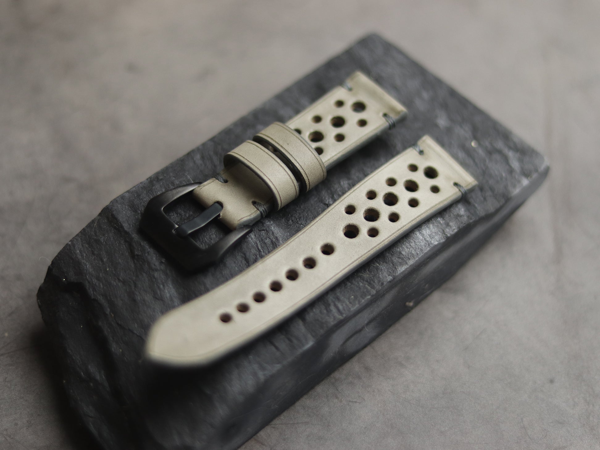 PASTEL GREY RALLY STRAPS