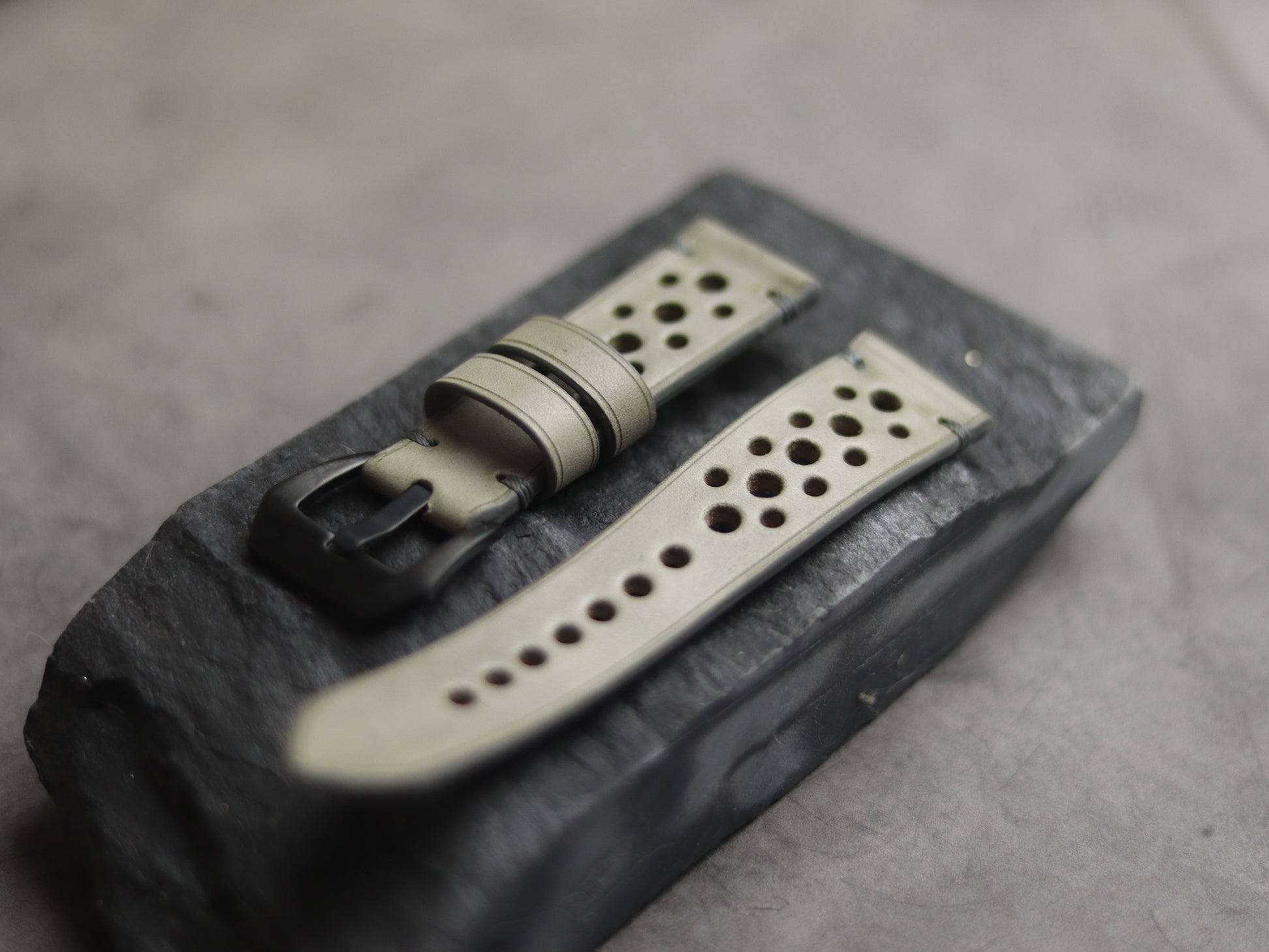 PASTEL GREY RALLY STRAPS