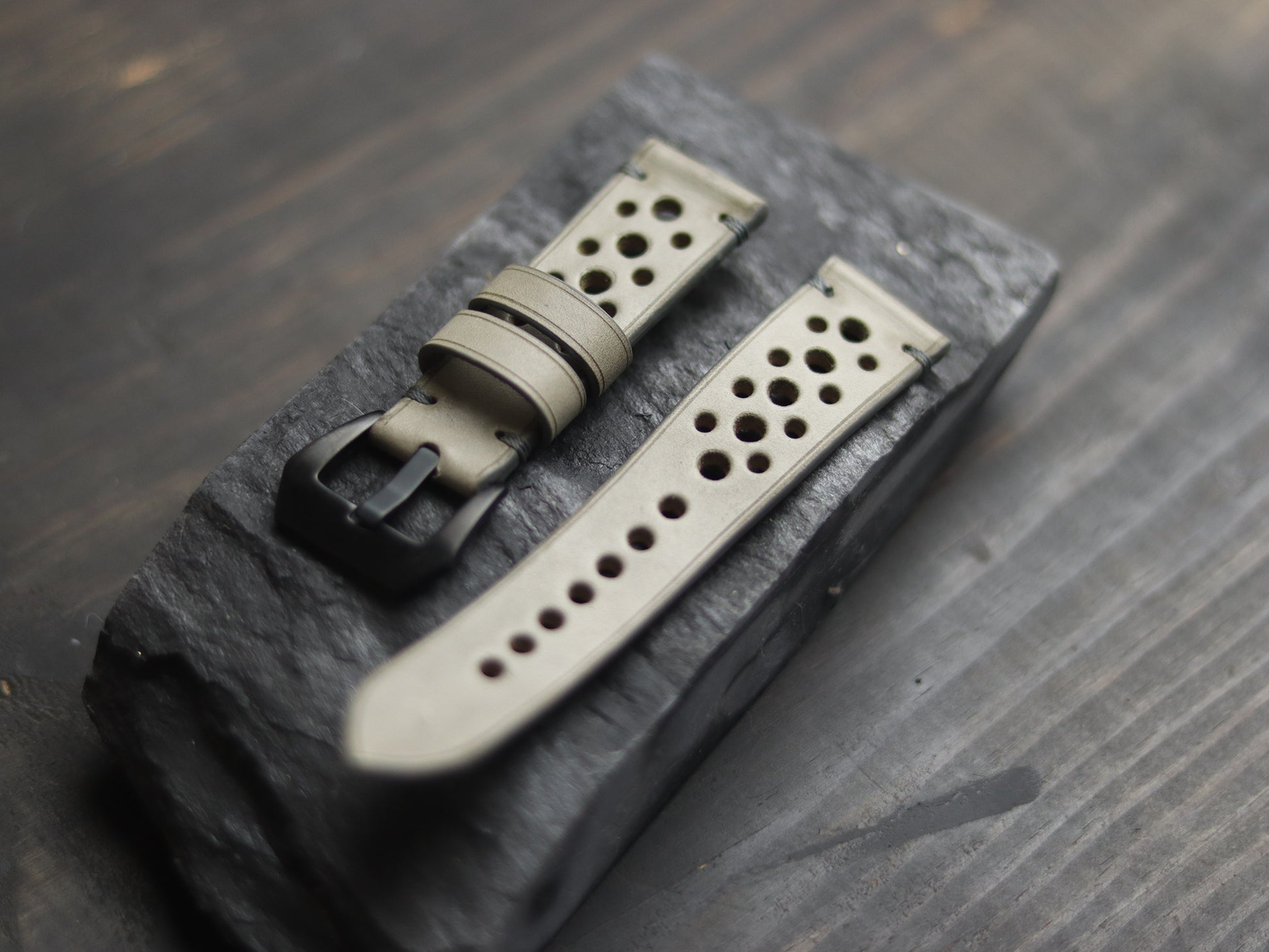 PASTEL GREY RALLY STRAPS