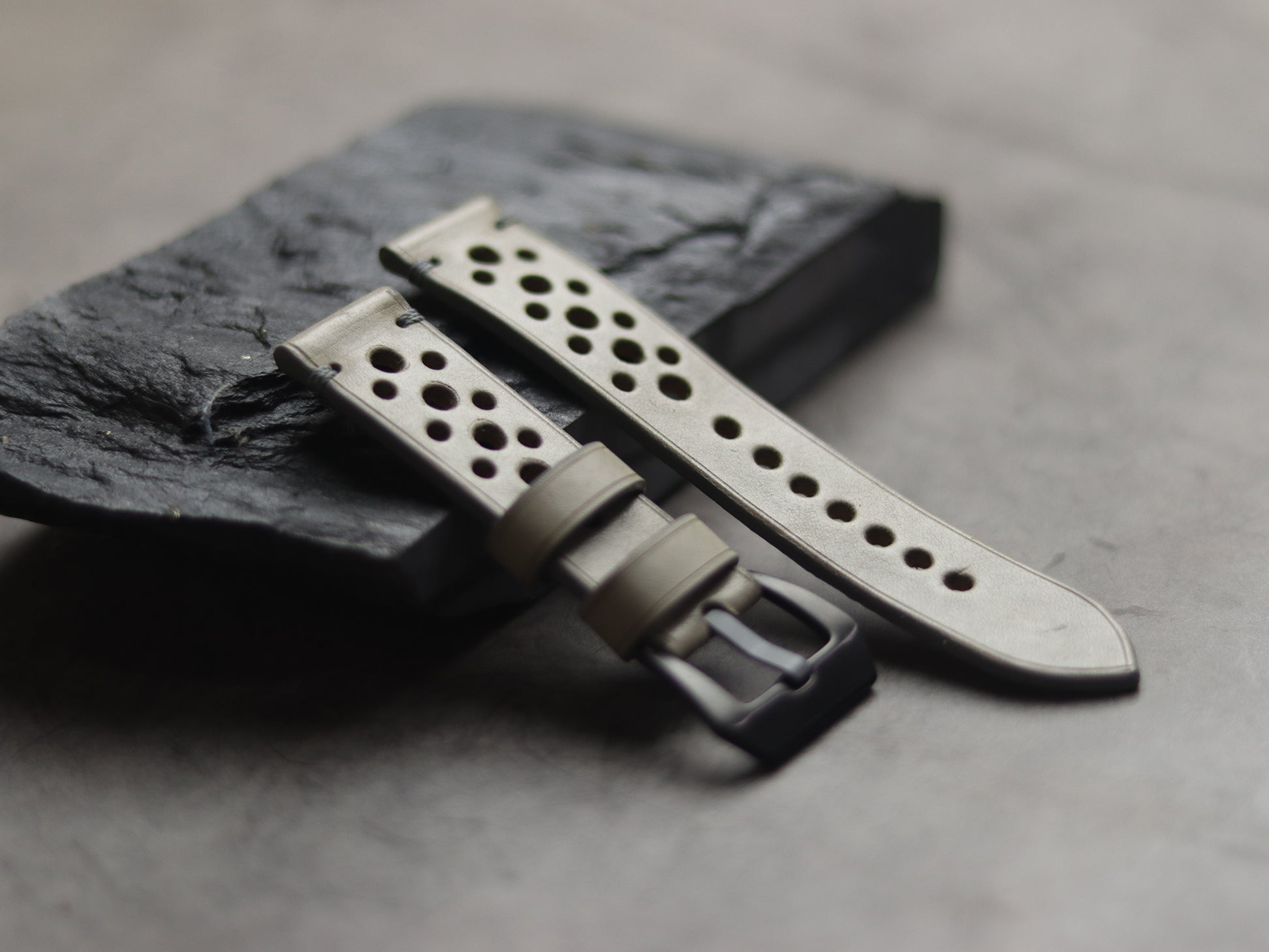 PASTEL GREY RALLY STRAPS