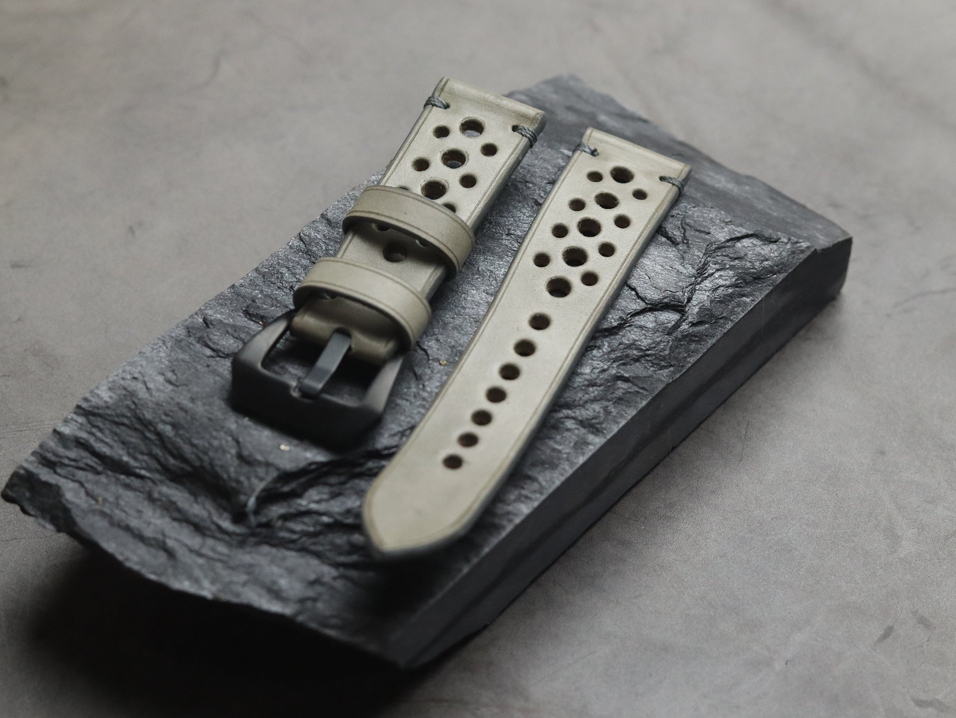 PASTEL GREY RALLY STRAPS