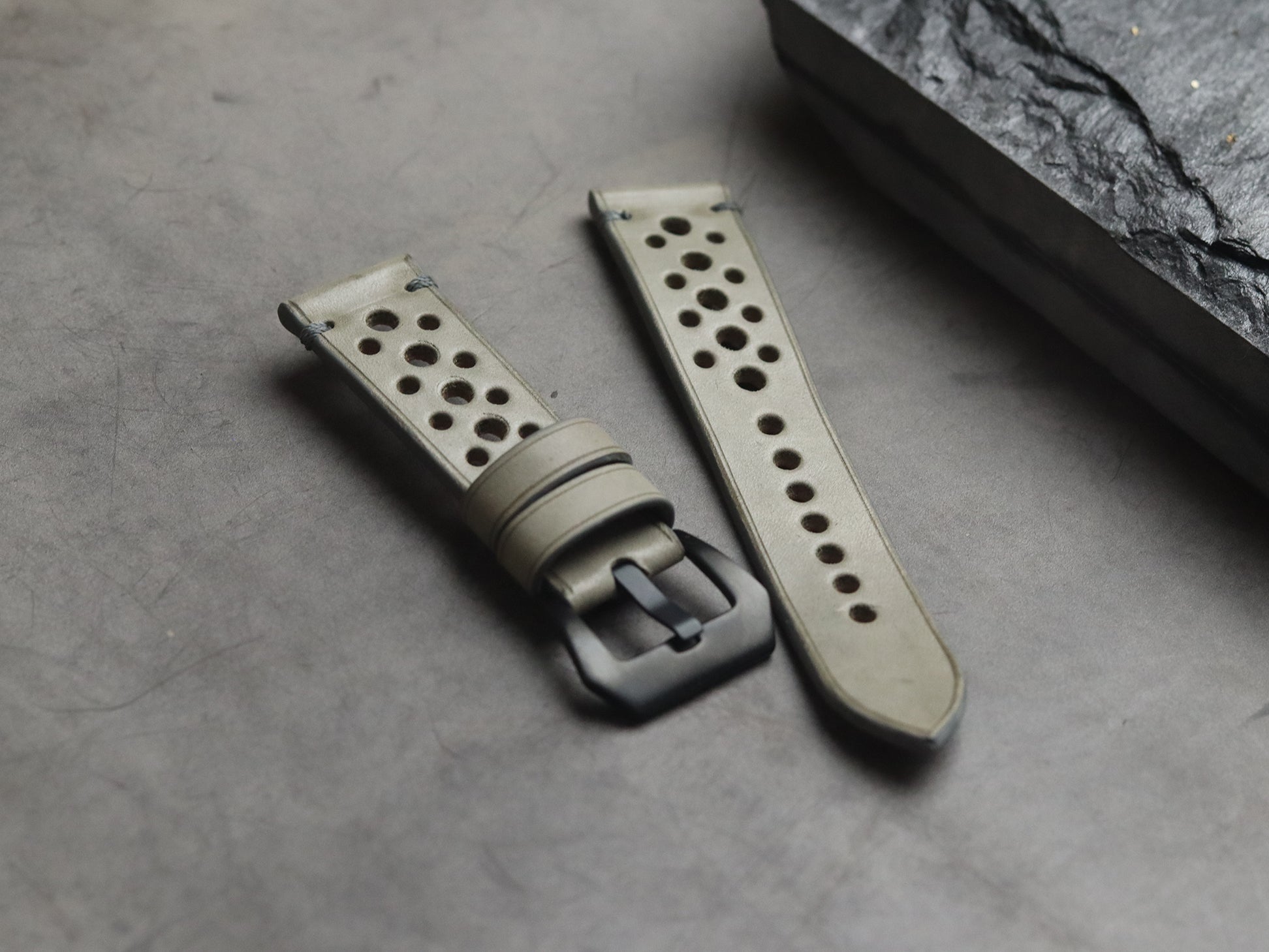 PASTEL GREY RALLY STRAPS