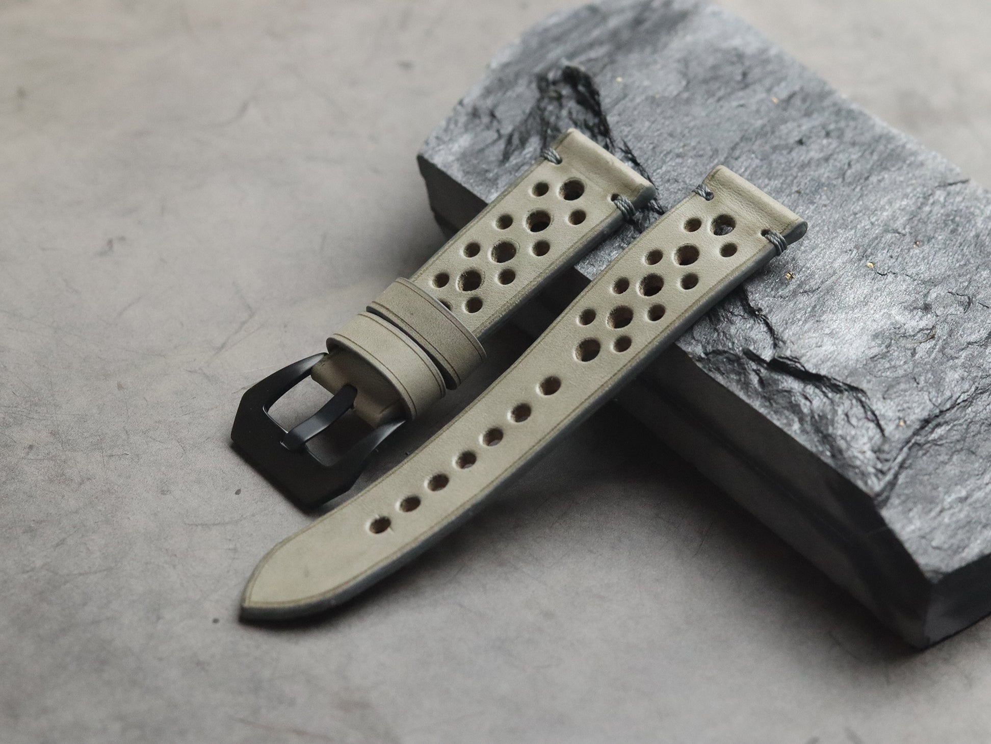 PASTEL GREY RALLY STRAPS