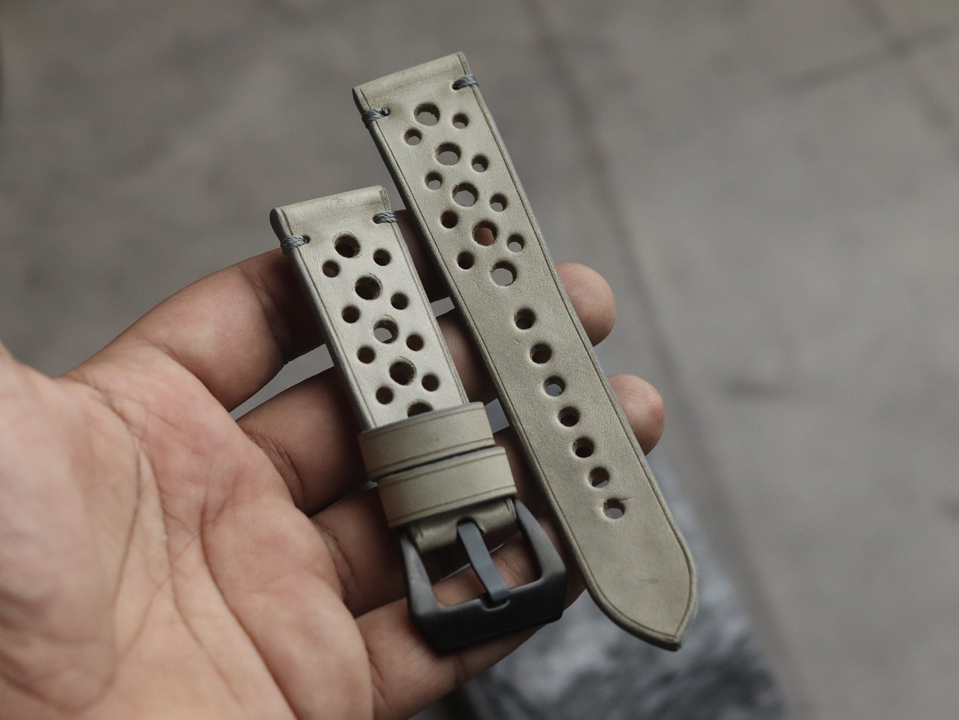 PASTEL GREY RALLY STRAPS
