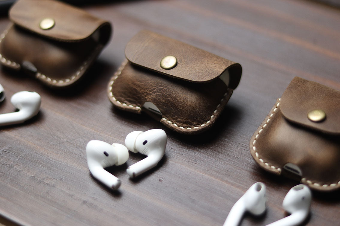 RUSTY BROWN AIRPODS CASE