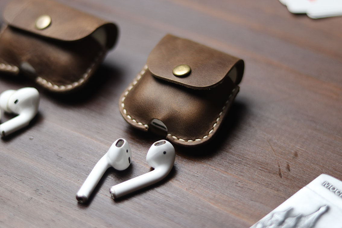 RUSTY BROWN AIRPODS CASE