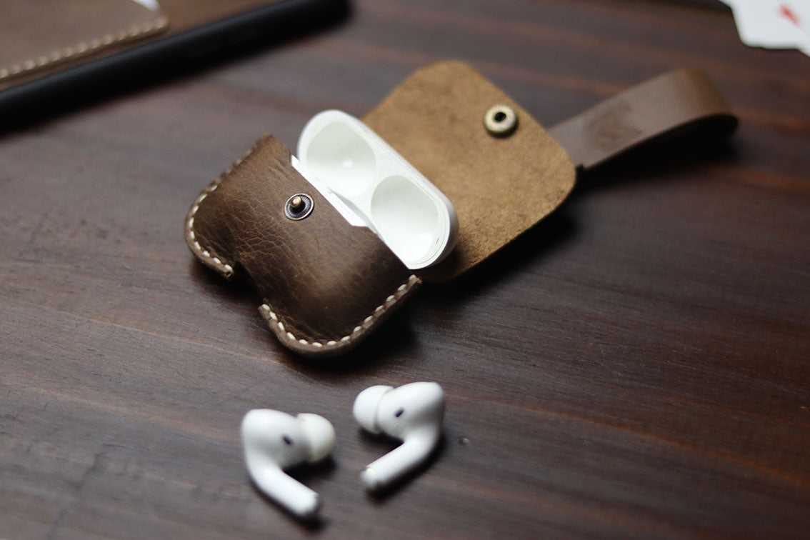 RUSTY BROWN AIRPODS CASE