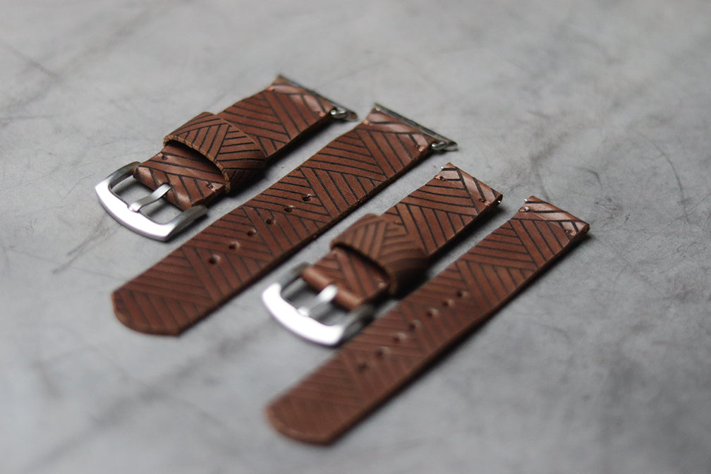 "E1" ENGRAVED STRAPS - SYRUP BROWN