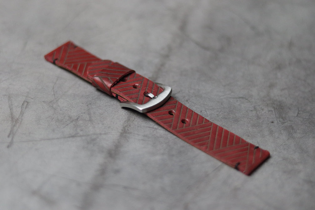 "E1" ENGRAVED STRAPS - PRISMATIC RED