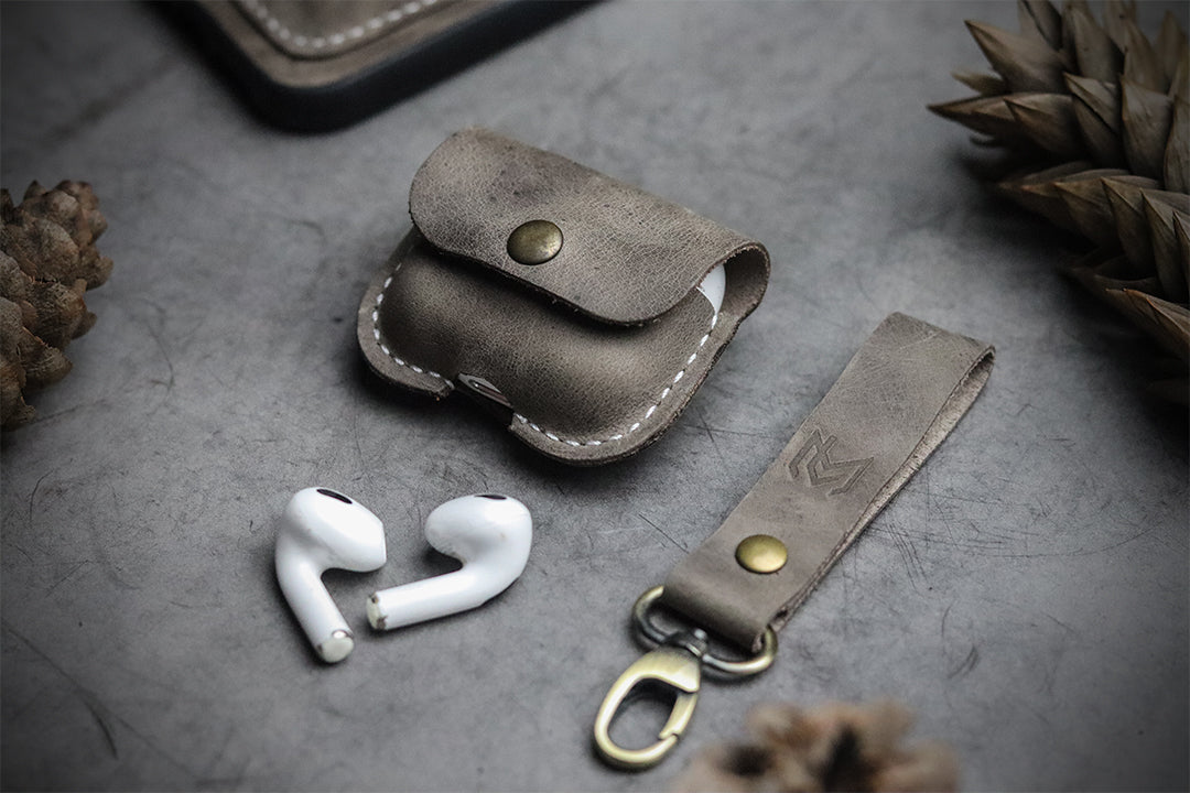 CHARCOAL GREY AIRPODS CASE