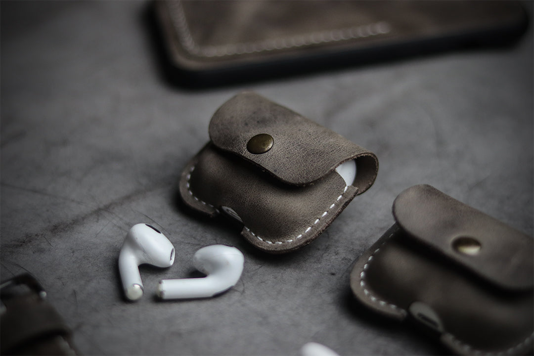 CHARCOAL GREY AIRPODS CASE