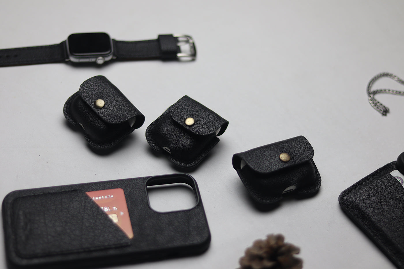 ITALIAN CHEVRE BLACK AIRPODS CASE